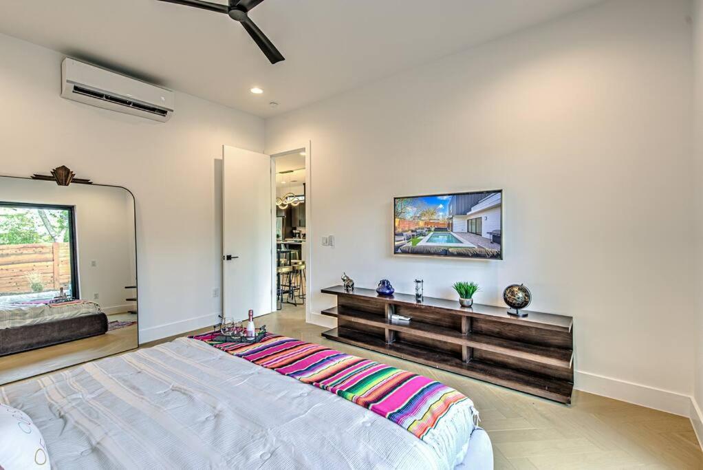 Stylish 4BR Home With Pool In DT Austin view 4
