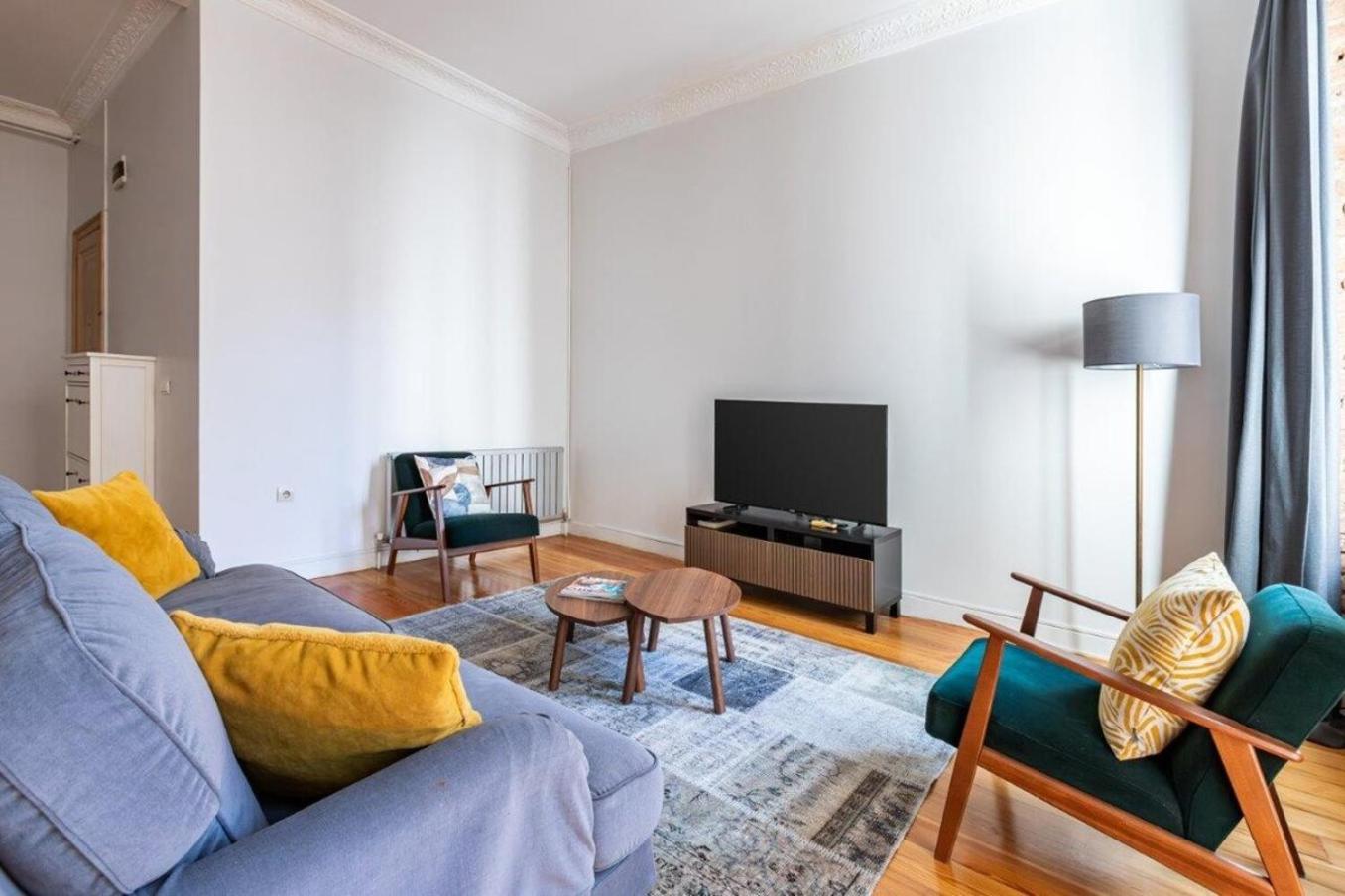 Warm Rustic Charming 2BD Galata wPatio Gem! #320