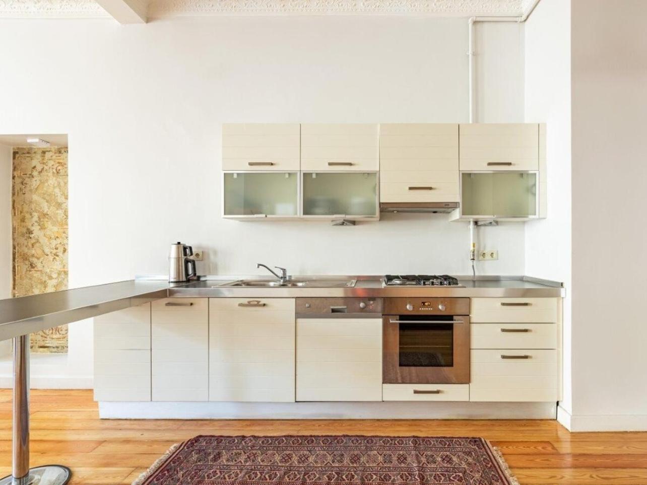 Warm Rustic Charming 2BD Galata wPatio Gem! #320