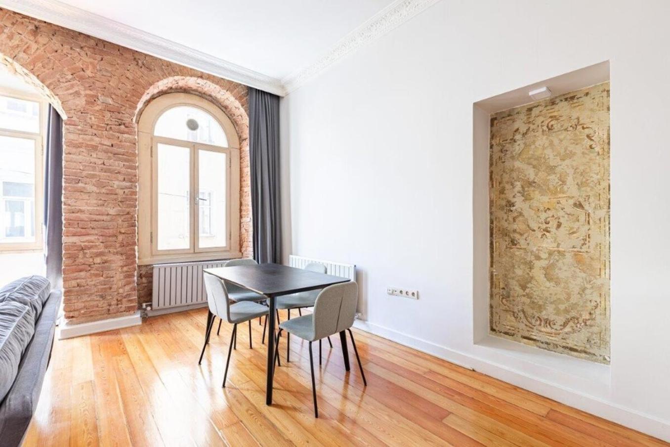 Warm Rustic Charming 2BD Galata wPatio Gem! #320