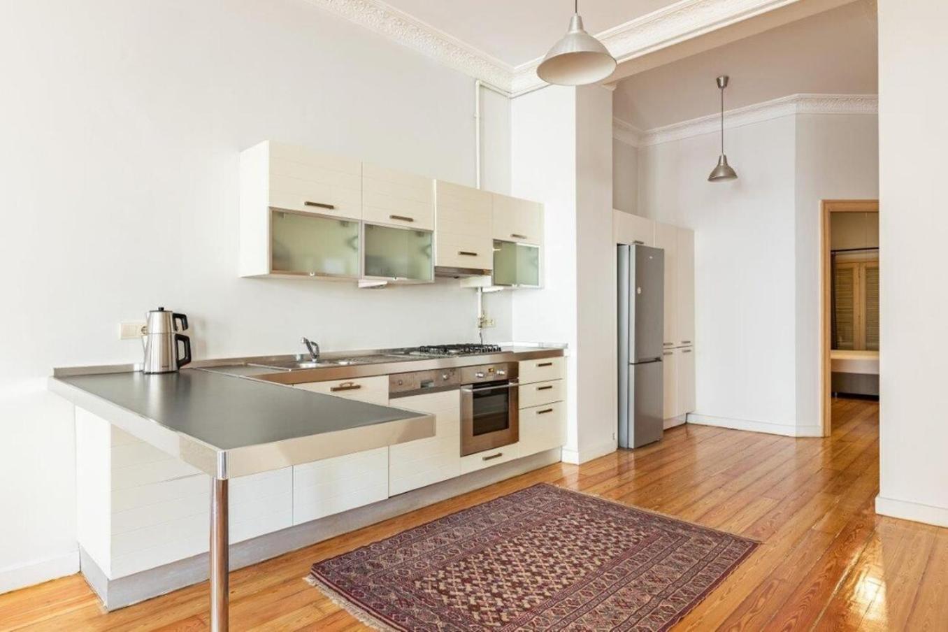 Warm Rustic Charming 2BD Galata wPatio Gem! #320
