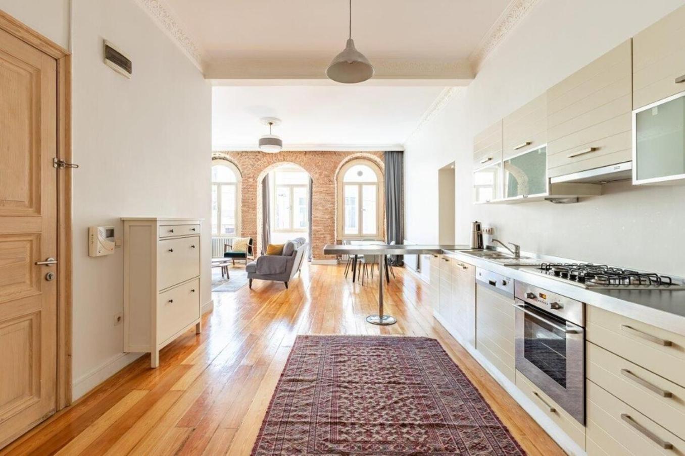 Warm Rustic Charming 2BD Galata wPatio Gem! #320