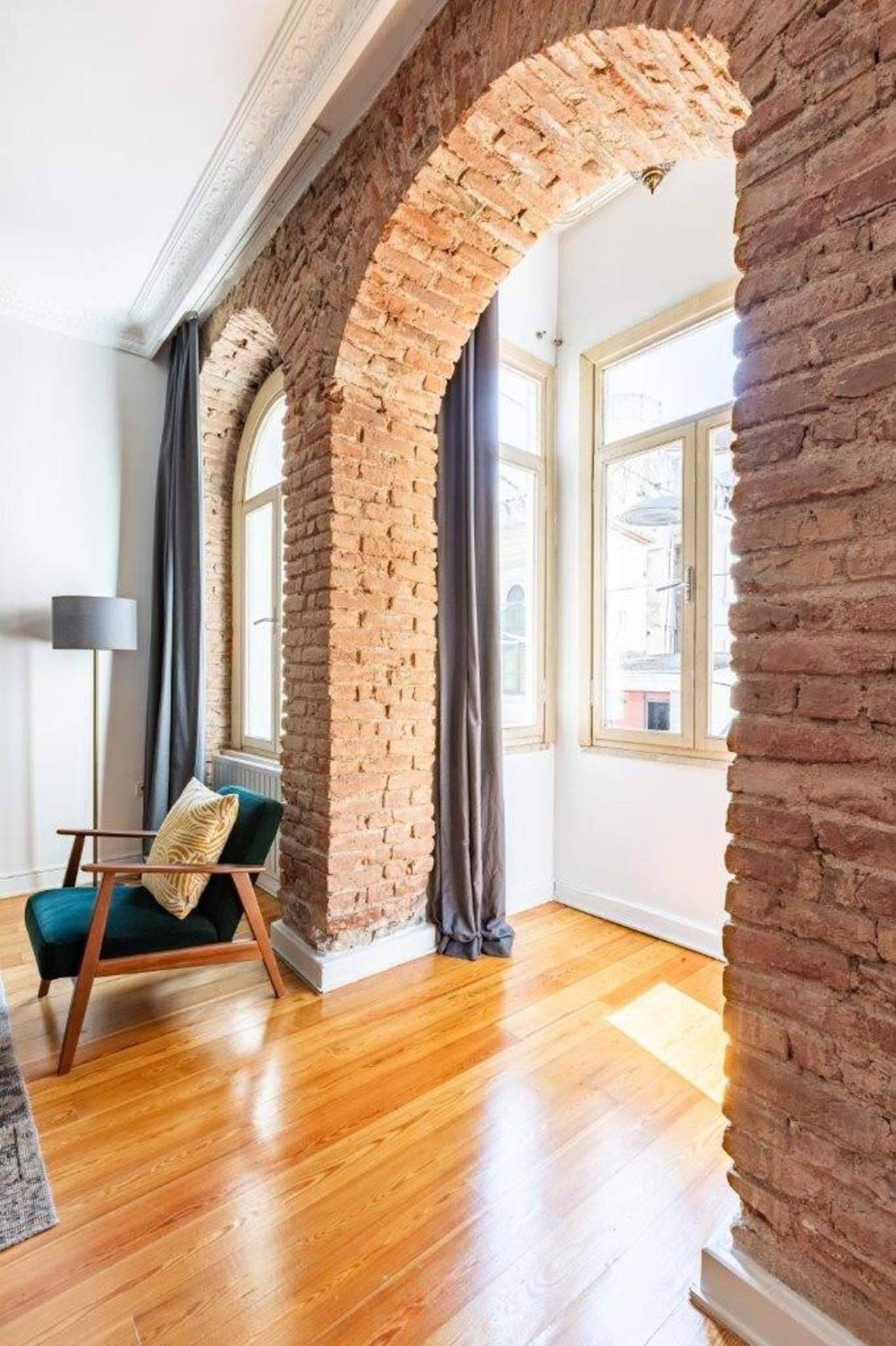 Warm Rustic Charming 2BD Galata wPatio Gem! #320