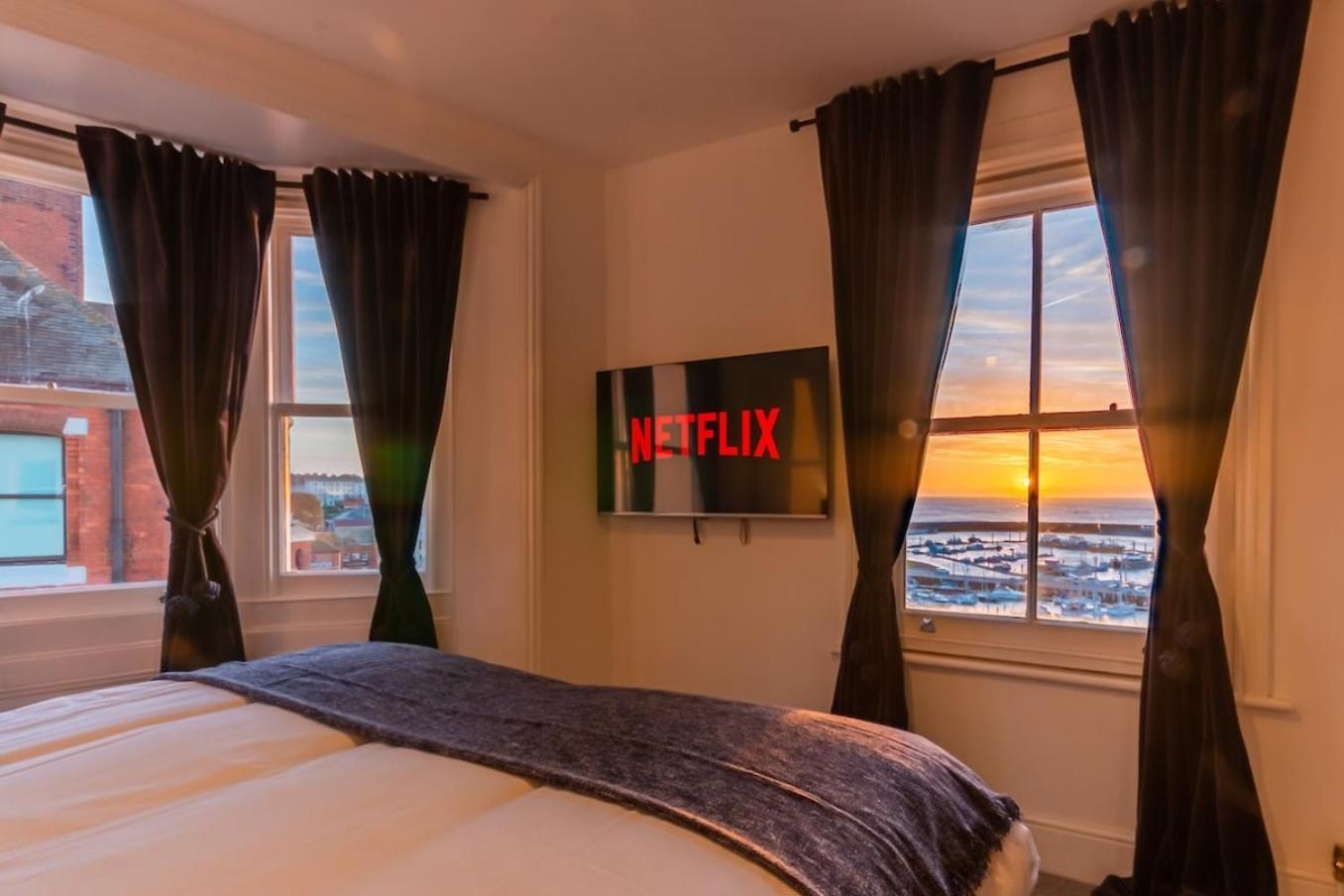 Ramsgate Vacations - Luxury Ramsgate Harbour View By Adliv Host - Property Image 2