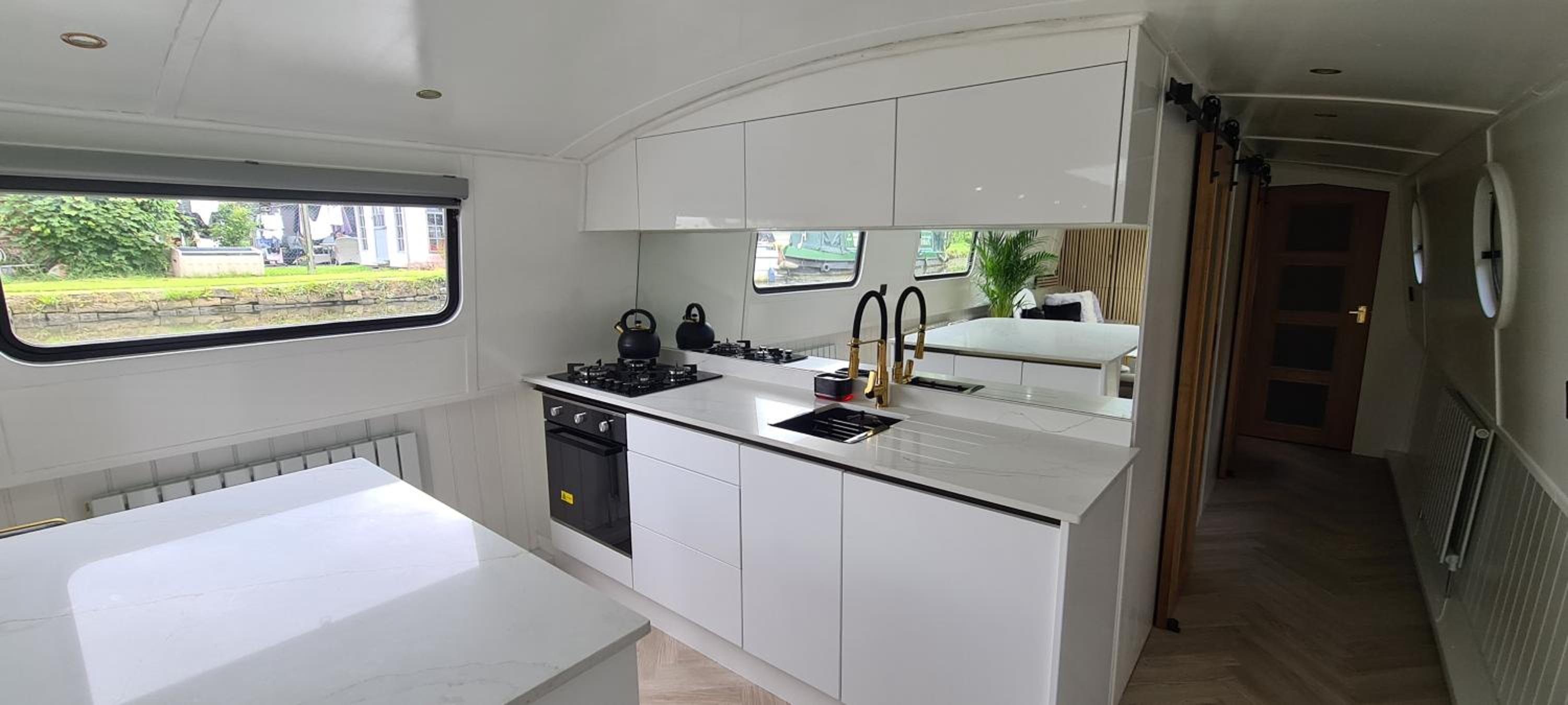 Luxury Boat Stay Liverpool sleeping 6 WiFi view 5