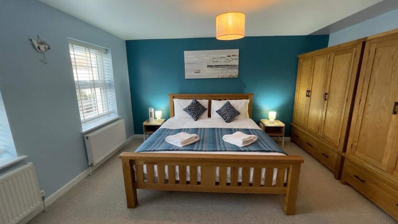 Stylish Coastal Home, Pets & Parking By Adliv view 4