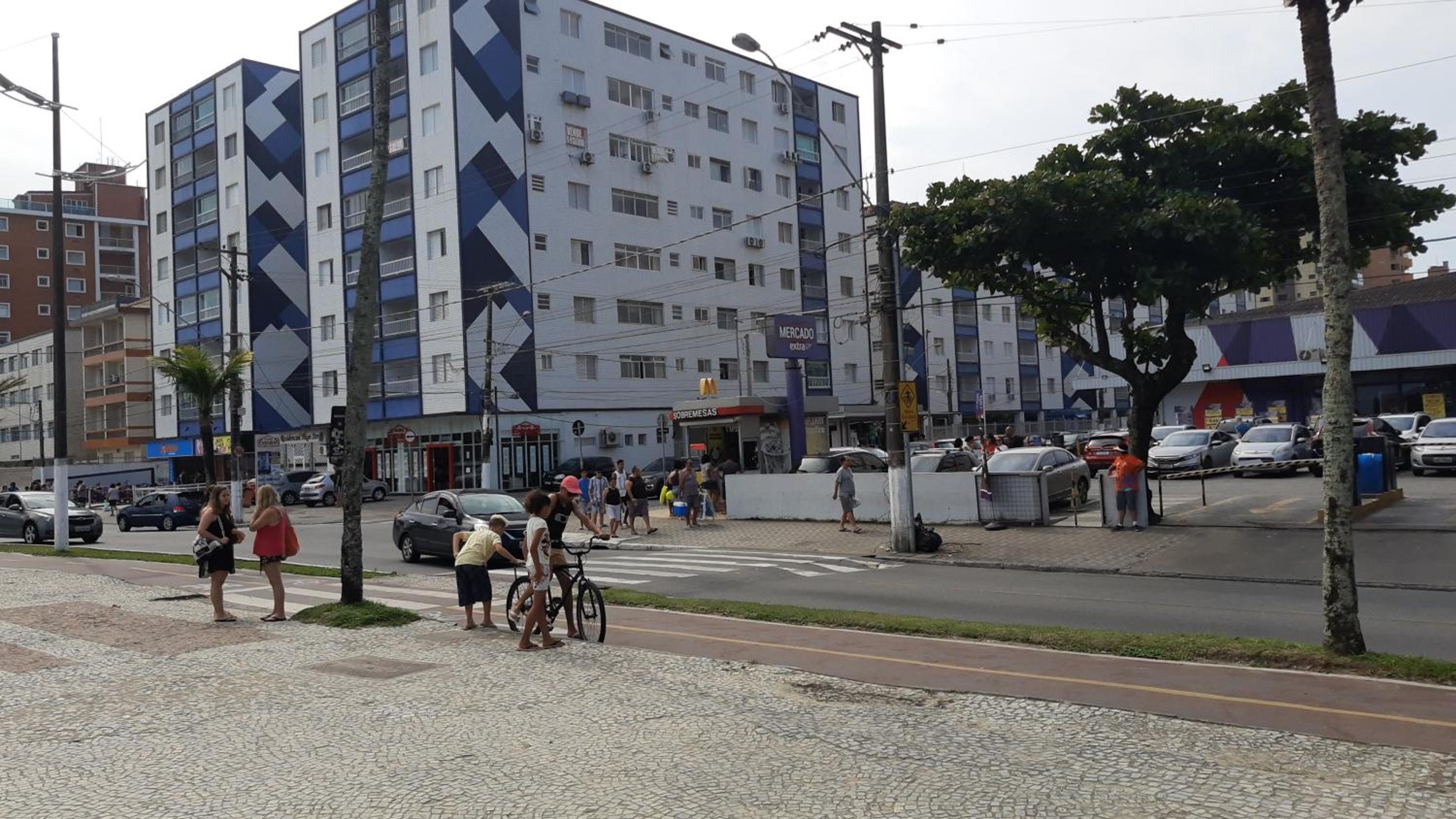 Prédio Frente Para o Mar Pé na Areia Lado Mercado Extra