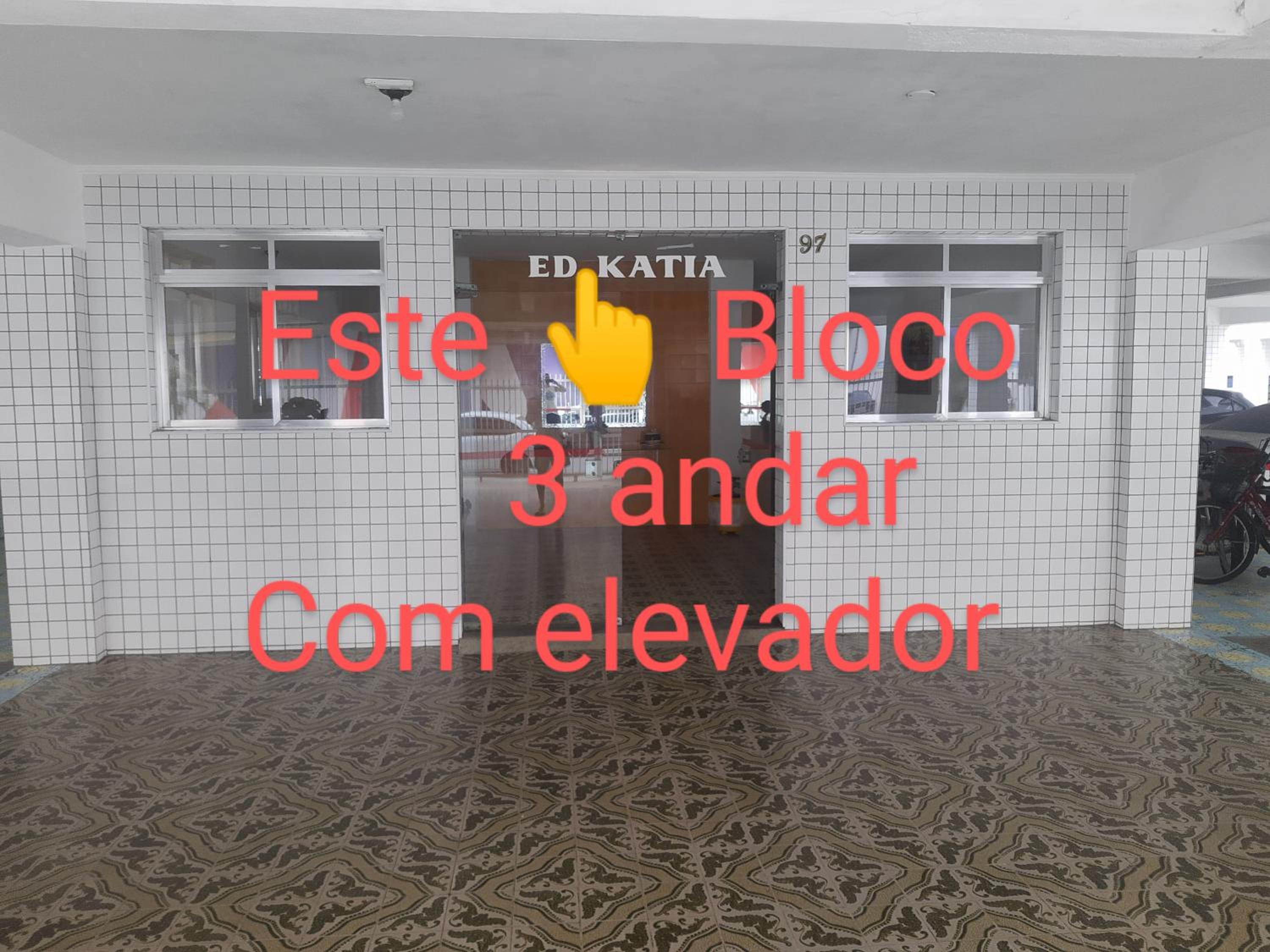 Prédio Frente Para o Mar Pé na Areia Lado Mercado Extra
