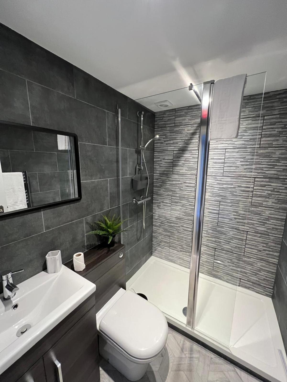 The Globe Apartments and Bedrooms
