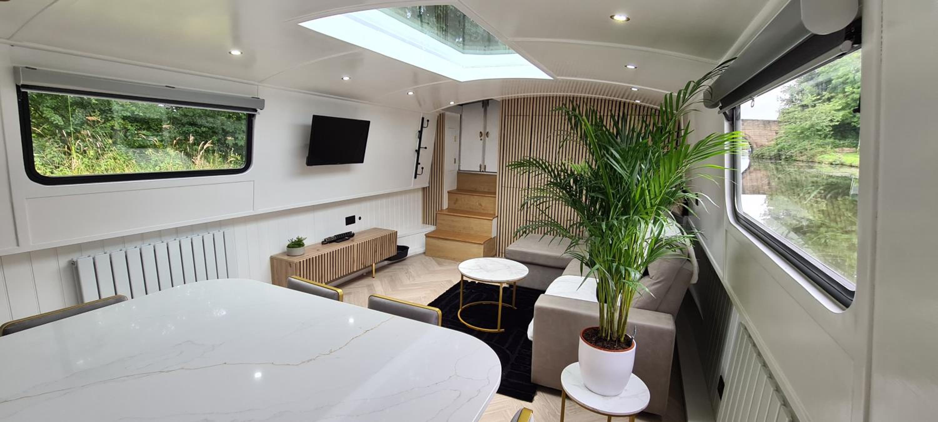 Luxury Boat Stay Liverpool sleeping 6 WiFi view 3