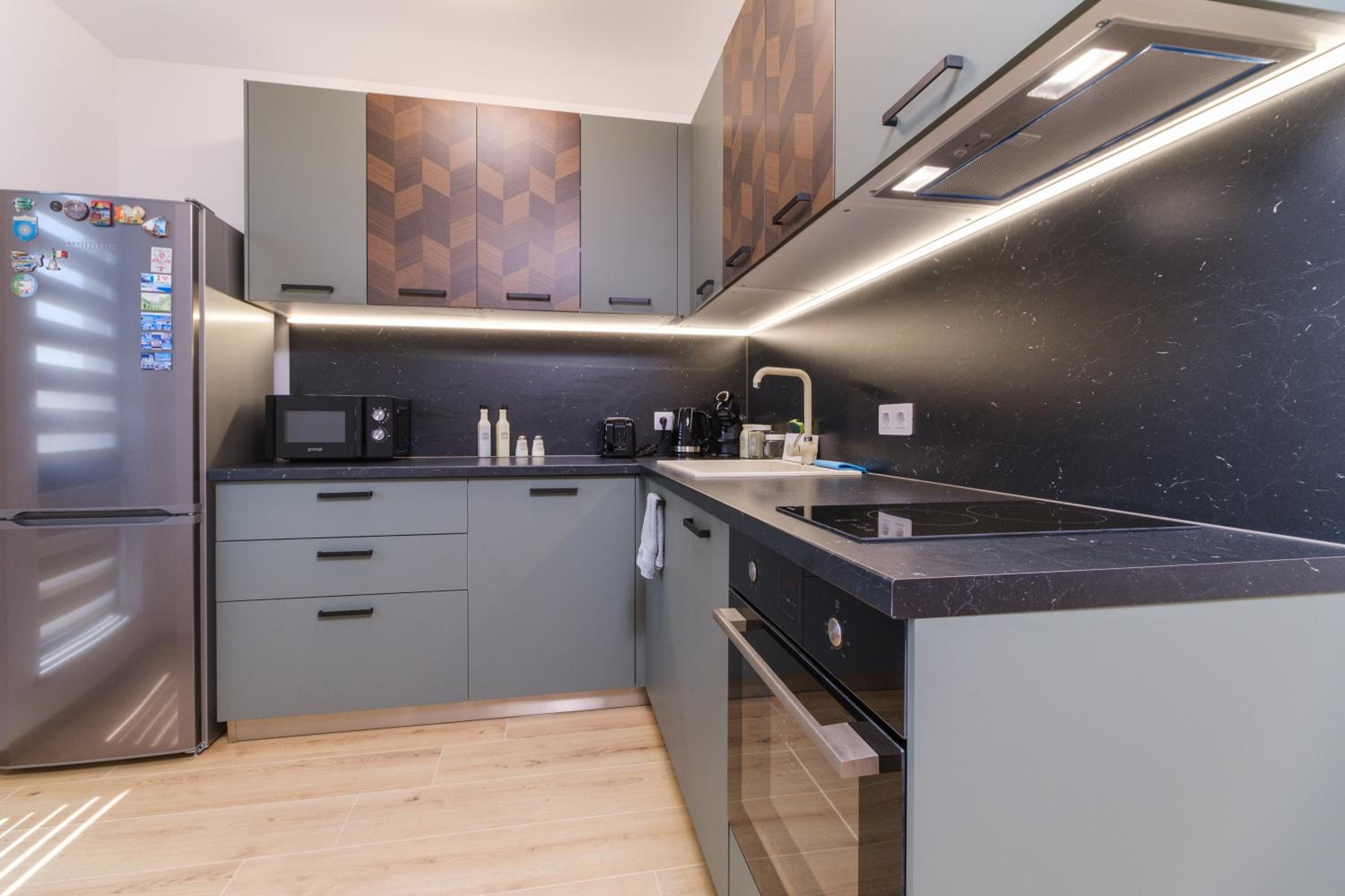 Modern 1-Bedroom Apartment with Free Parking