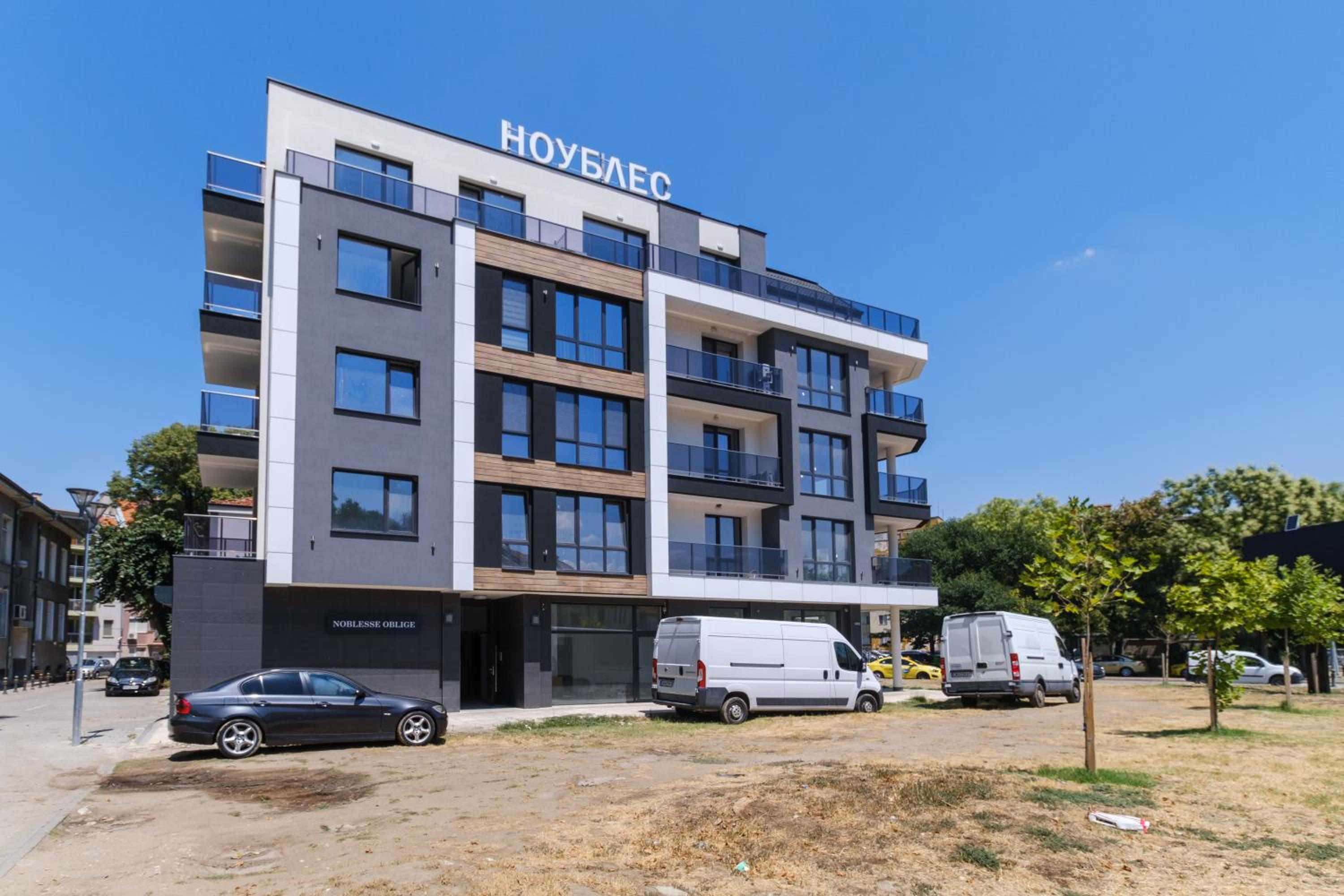 Modern 1-Bedroom Apartment with Free Parking