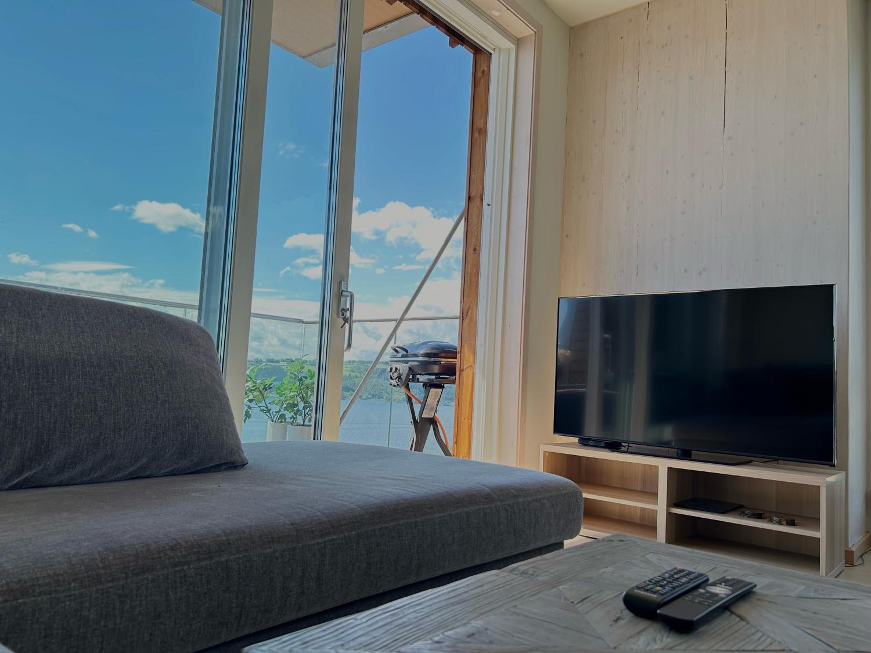 MJOS TOWER - Balcony Suite with lake view view 5