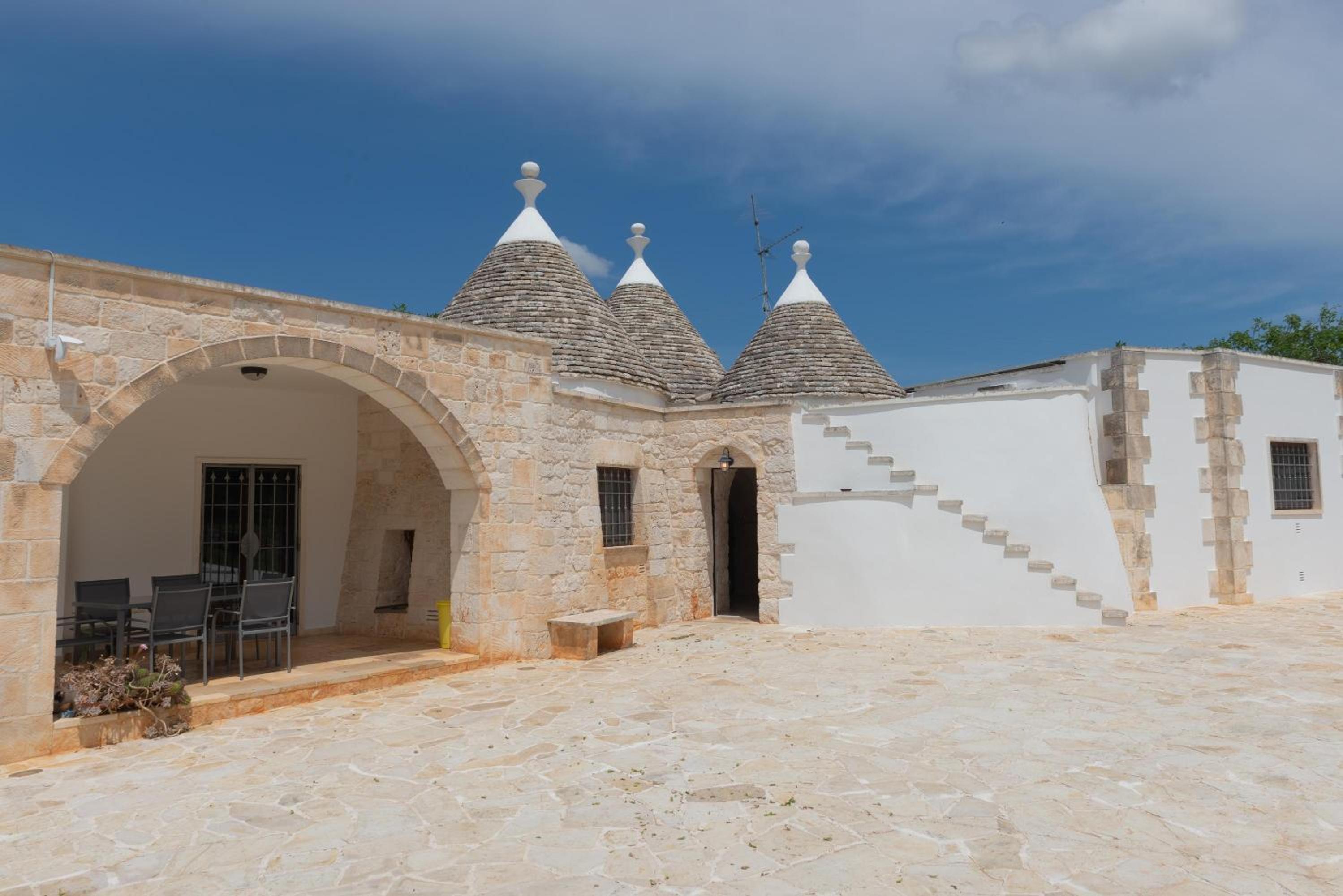 Trullo La Vela view 3
