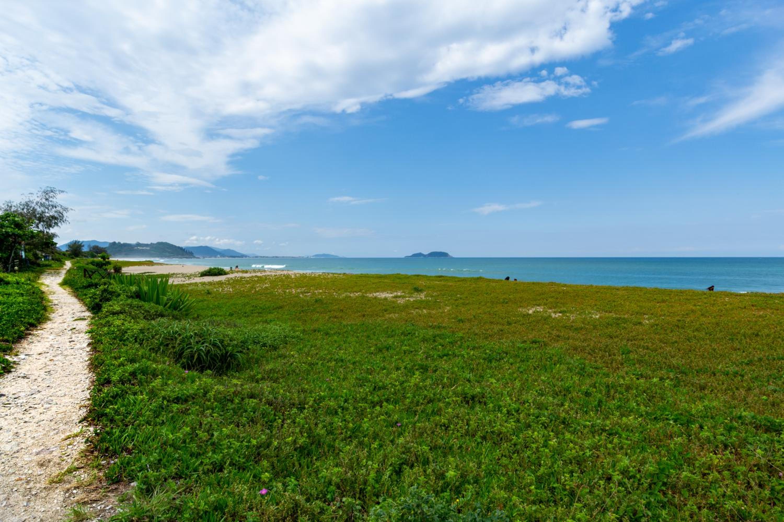Sobrado Pé na Areia na Praia da Armação P143
