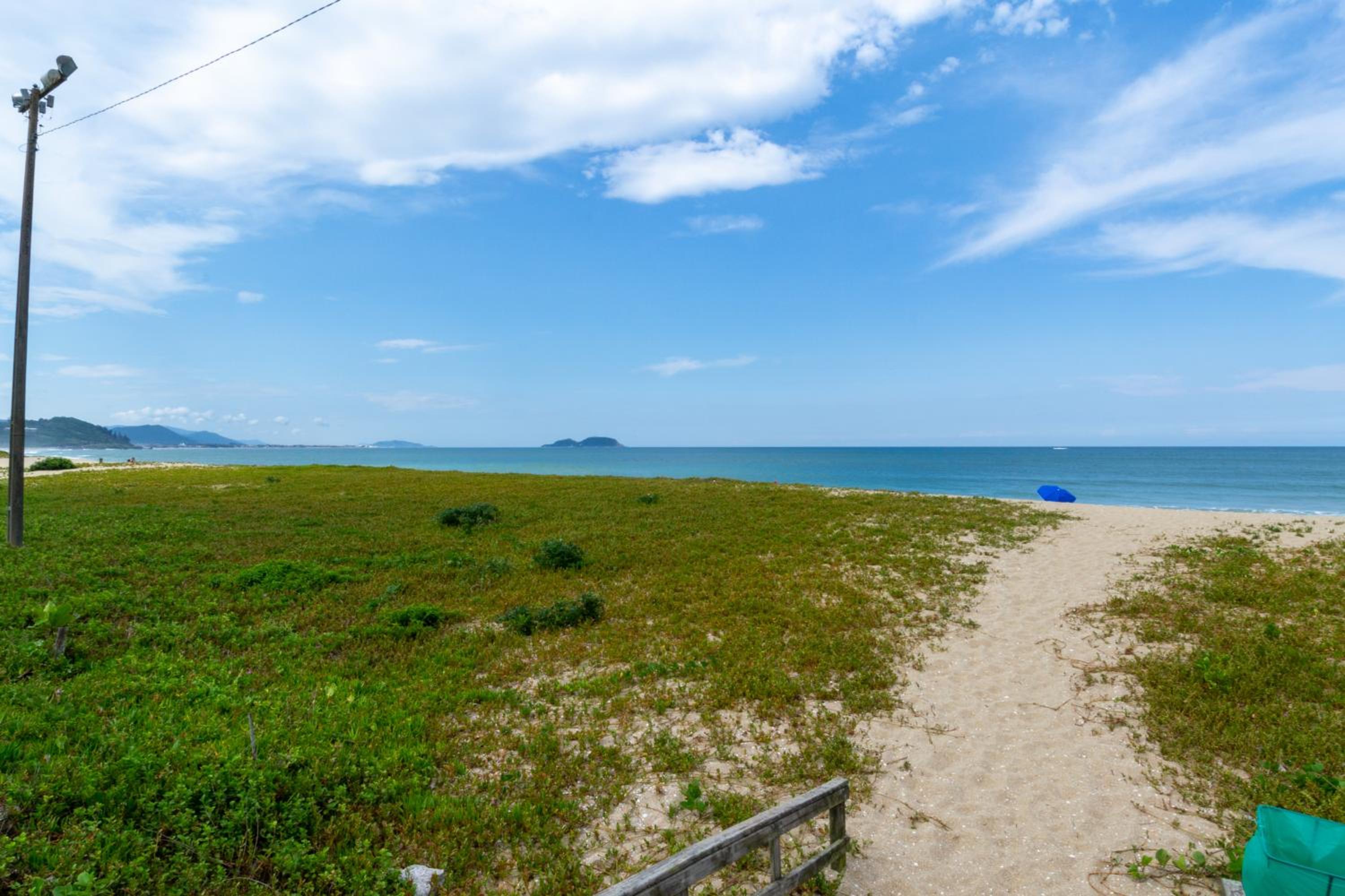 Sobrado Pé na Areia na Praia da Armação P143