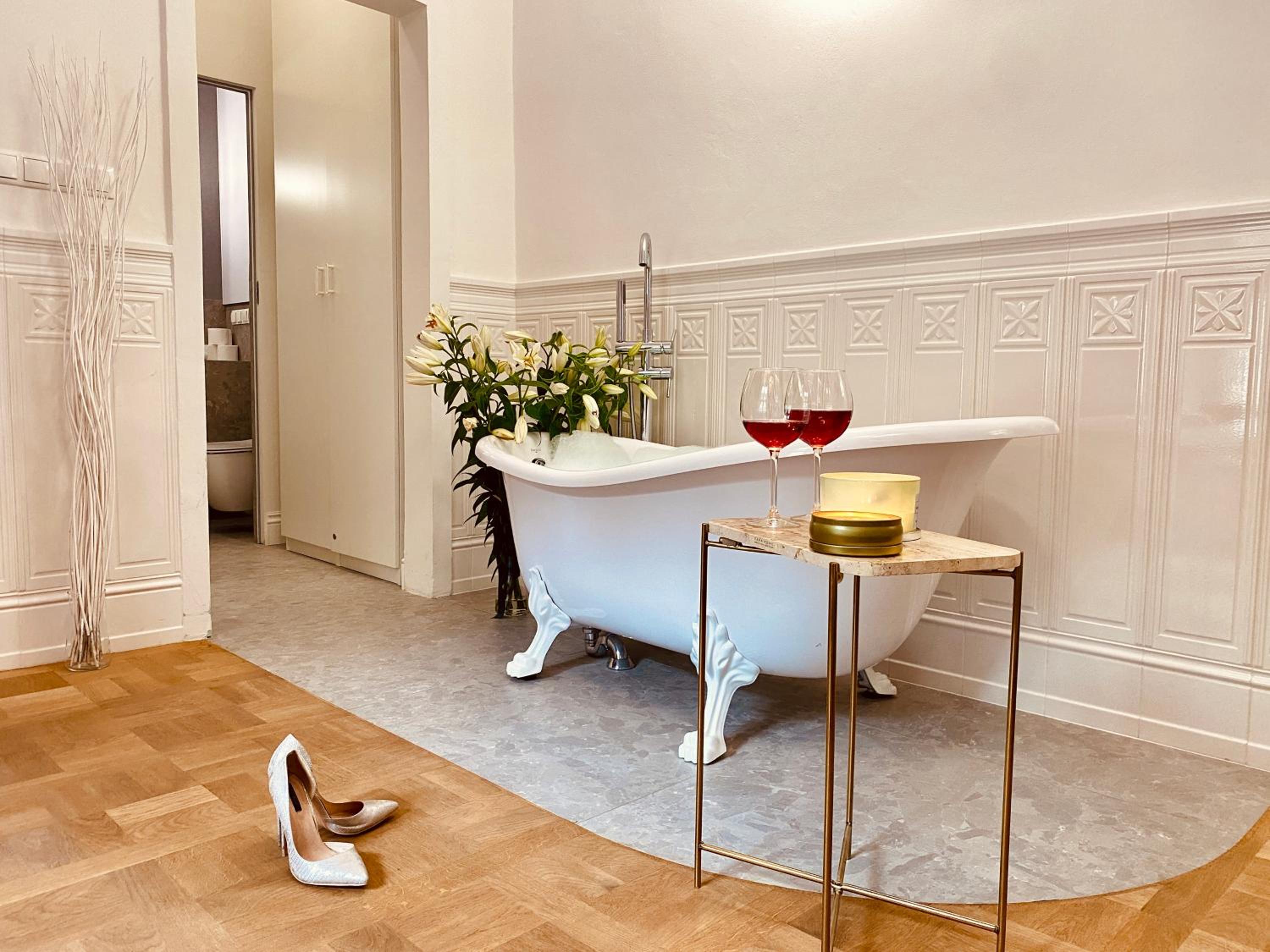 MINT Luxury Apartments at the Main Square