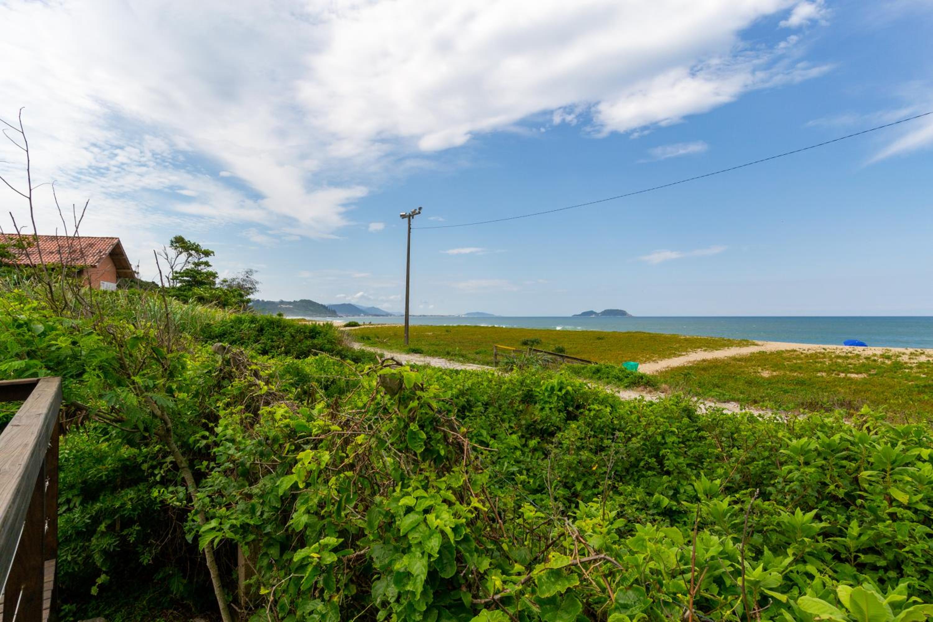 Sobrado Pé na Areia na Praia da Armação P143