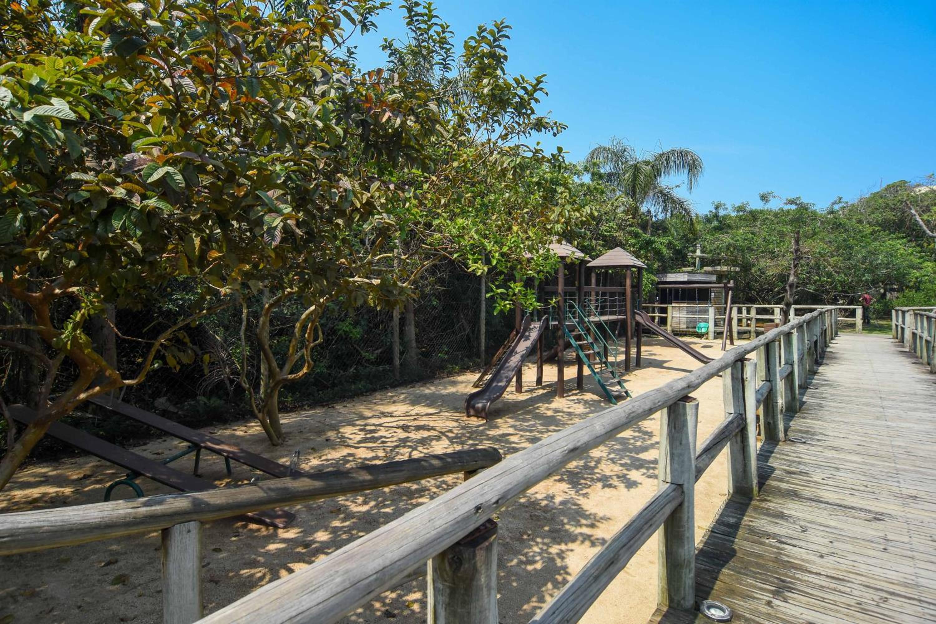 Condomínio Clube com acesso direto p/ Praia P1210