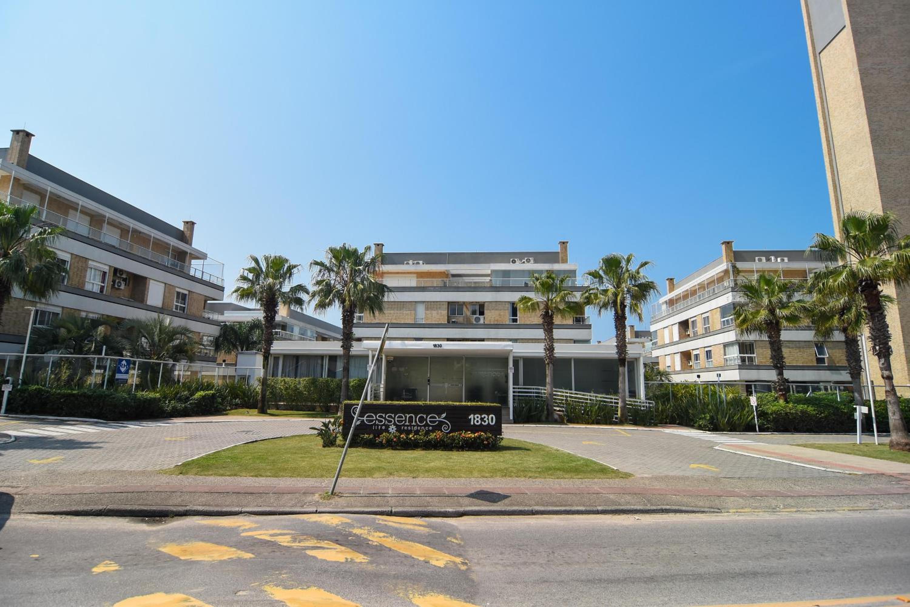 Condomínio Clube com acesso direto p/ Praia P1210