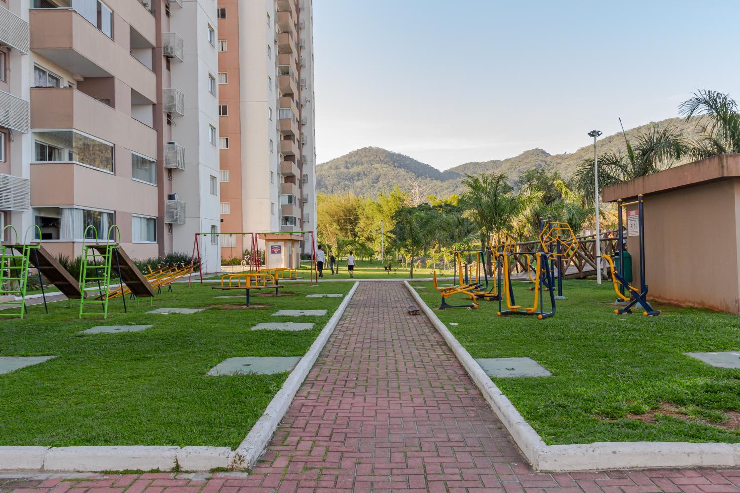 Vista Atlântico: Cond. Arborizado em Itapema P1474