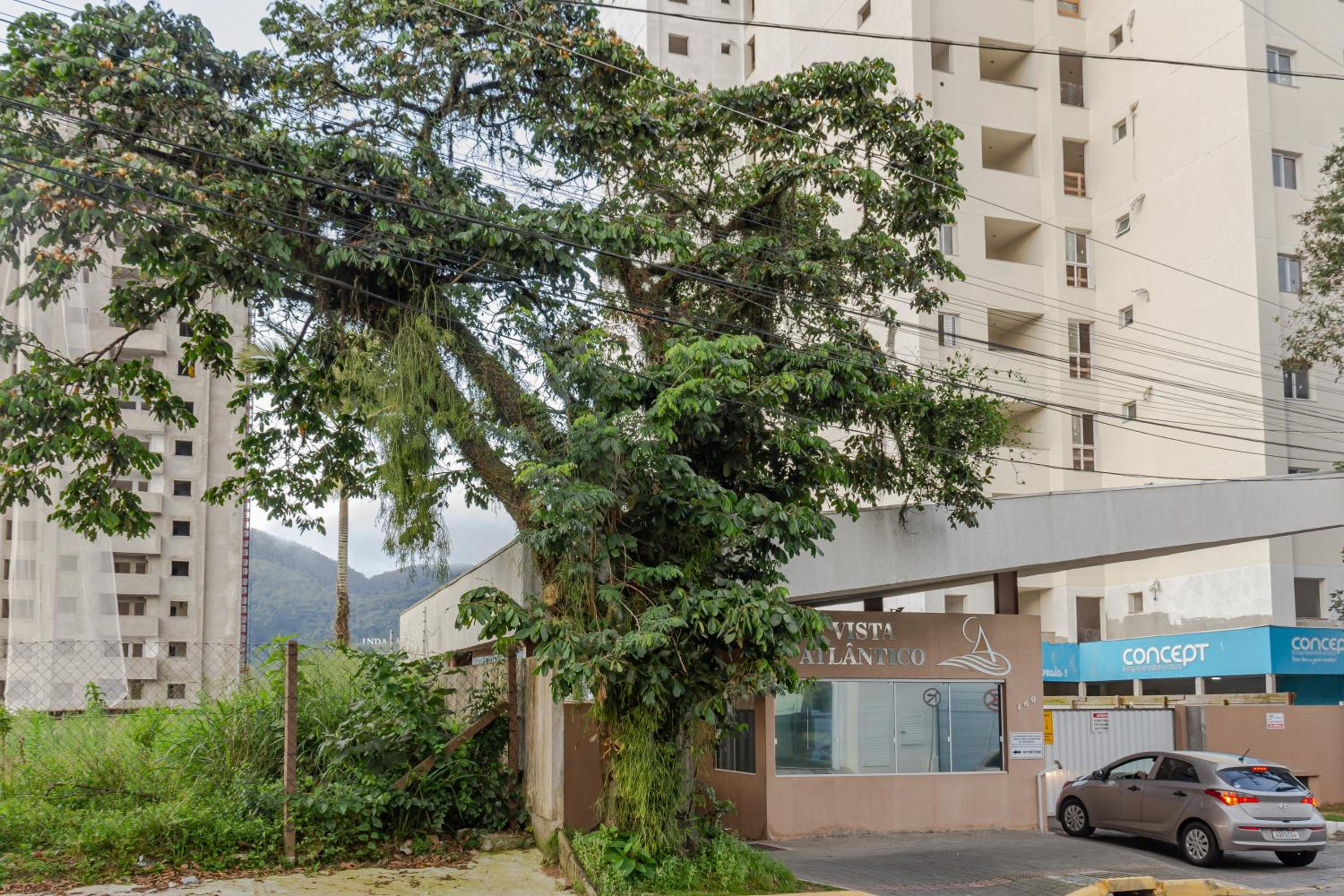 Vista Atlântico: Cond. Arborizado em Itapema P1474