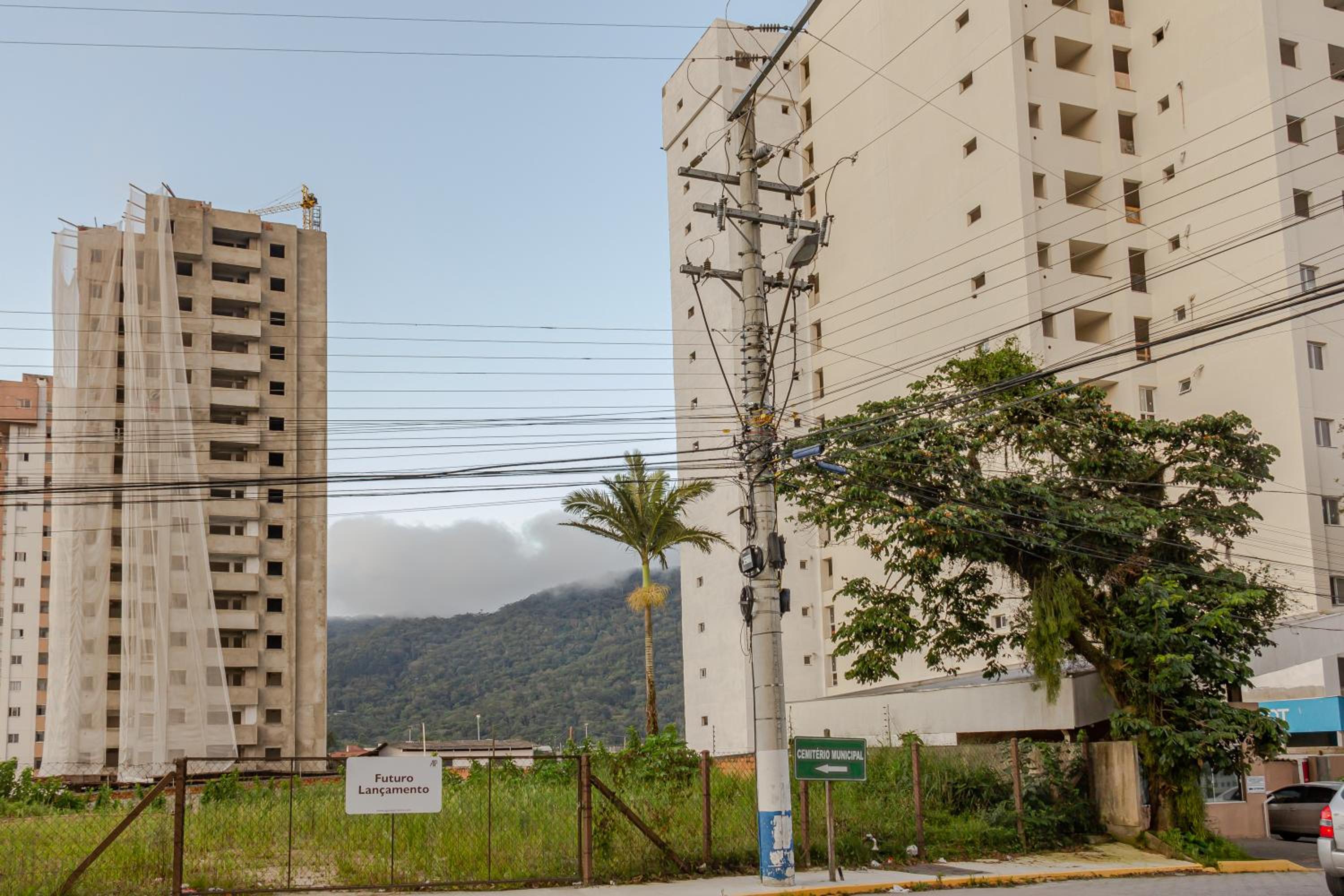 Vista Atlântico: Cond. Arborizado em Itapema P1474