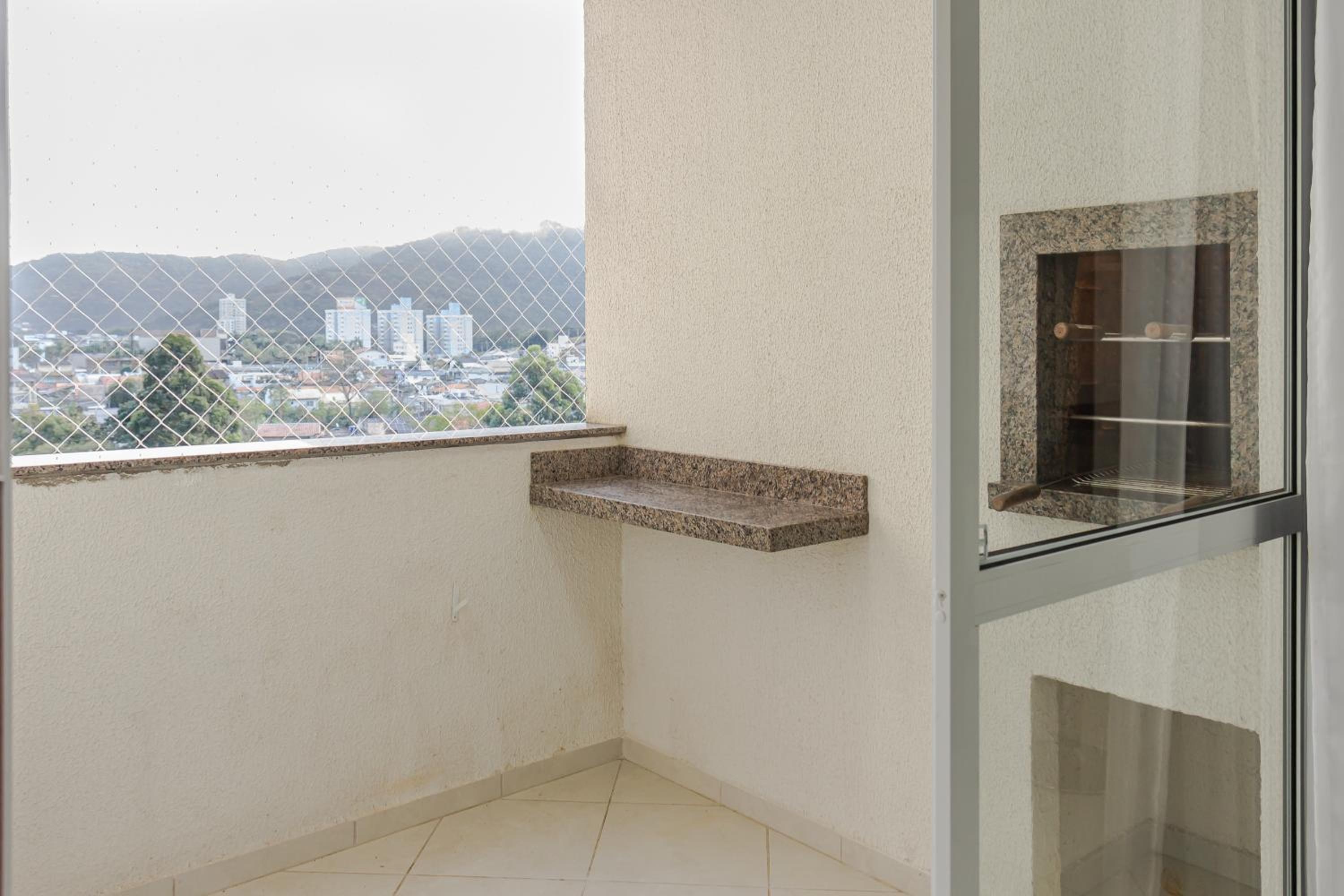 Vista Atlântico: Cond. Arborizado em Itapema P1474