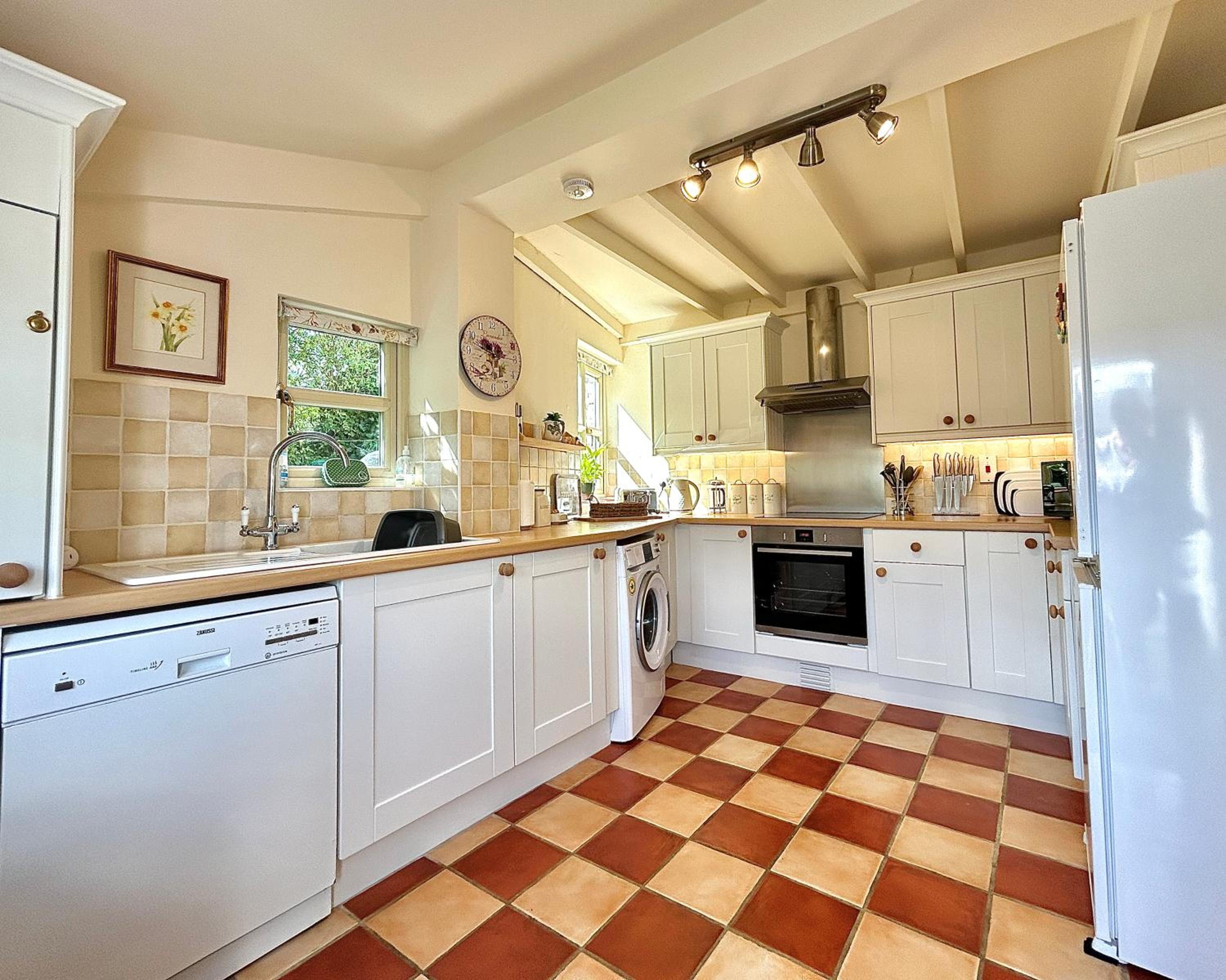 Pretty Cotswold Cottage with garden near Bibury view 4