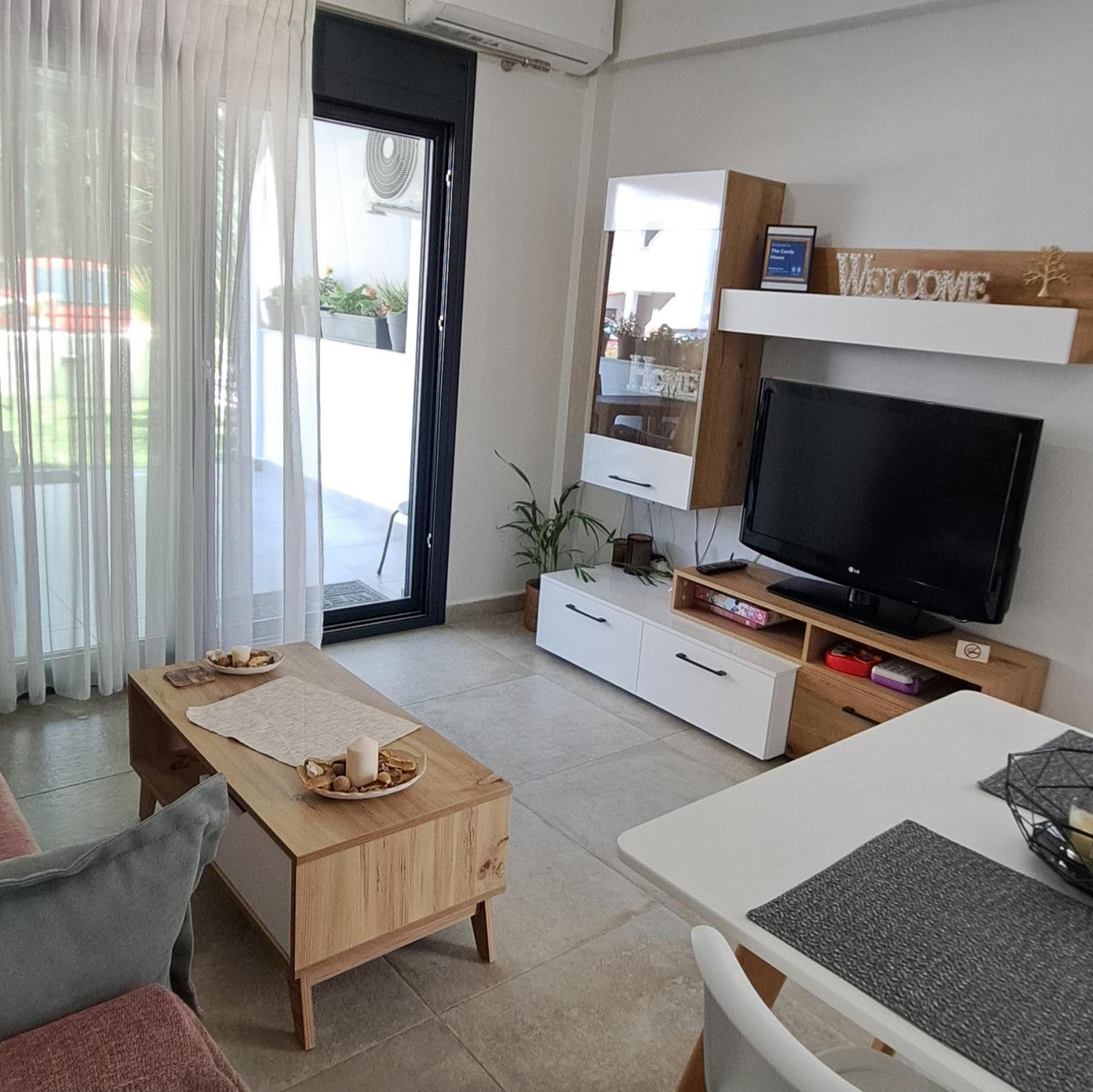 The Candy House en Ofrínion — hotel room