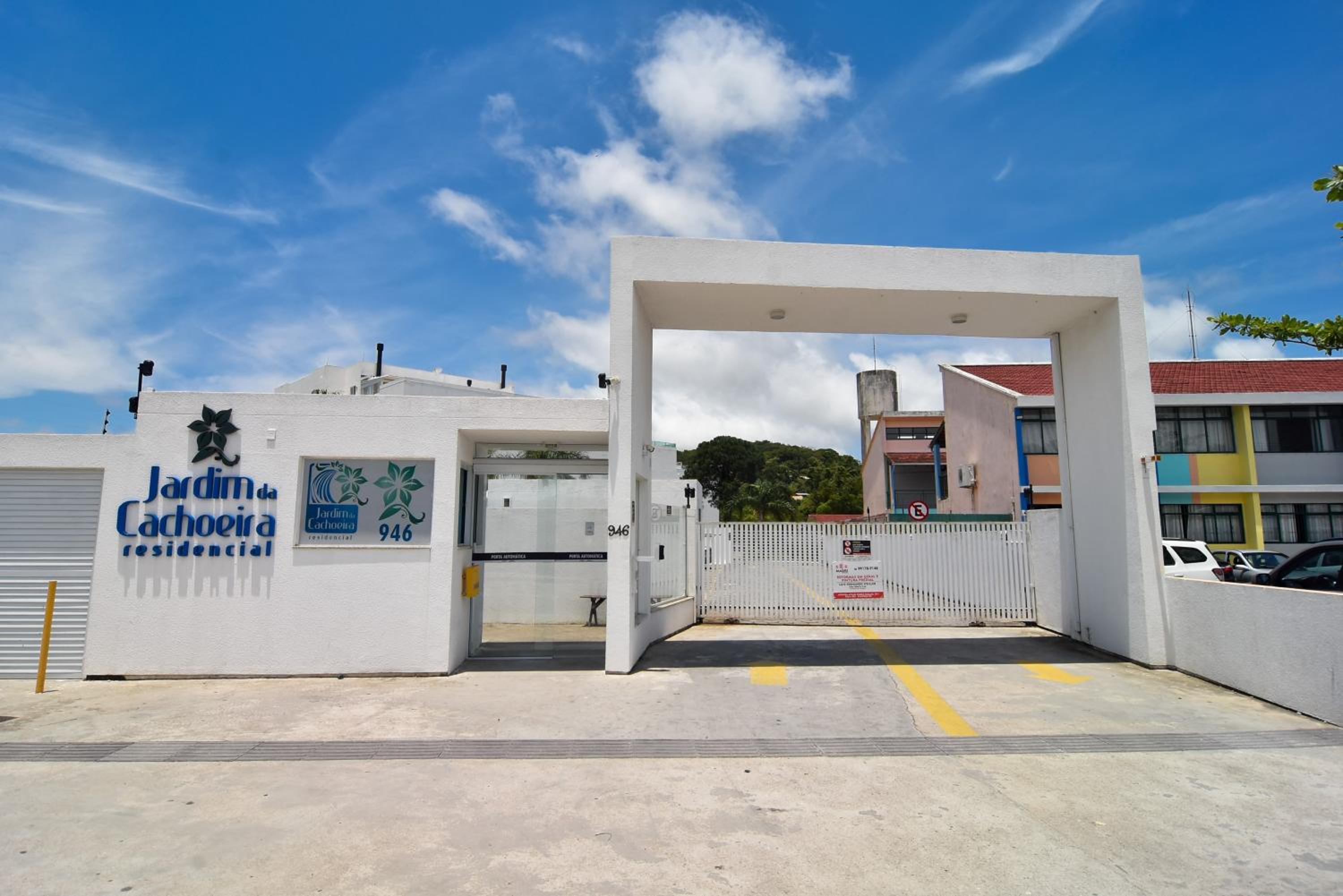 Estilo em ótima localização no Norte da Ilha P1738