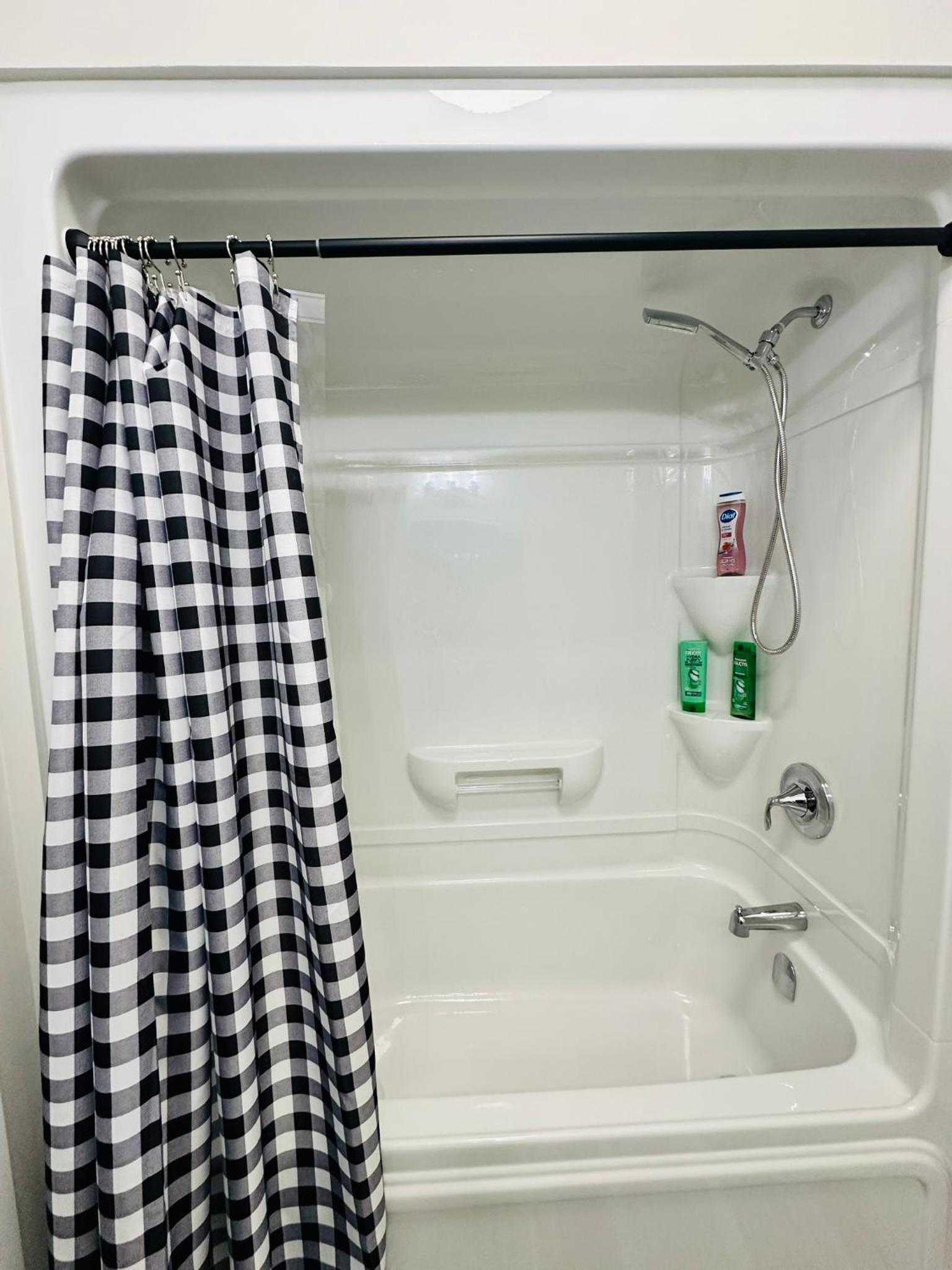 Luxury Home 2 mins drive to Saugeen Shores beach