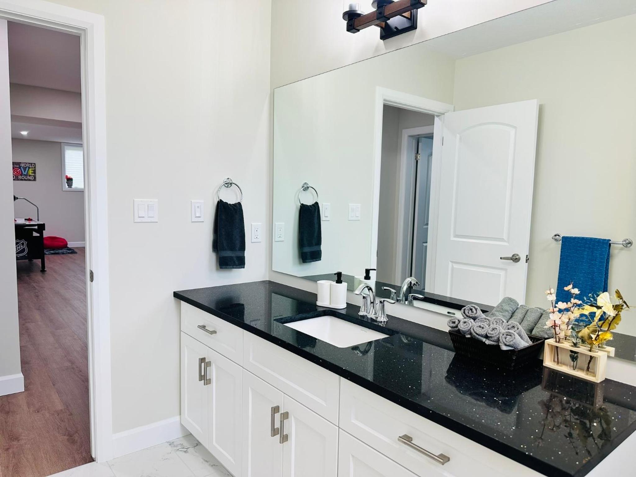 Luxury Home 2 mins drive to Saugeen Shores beach