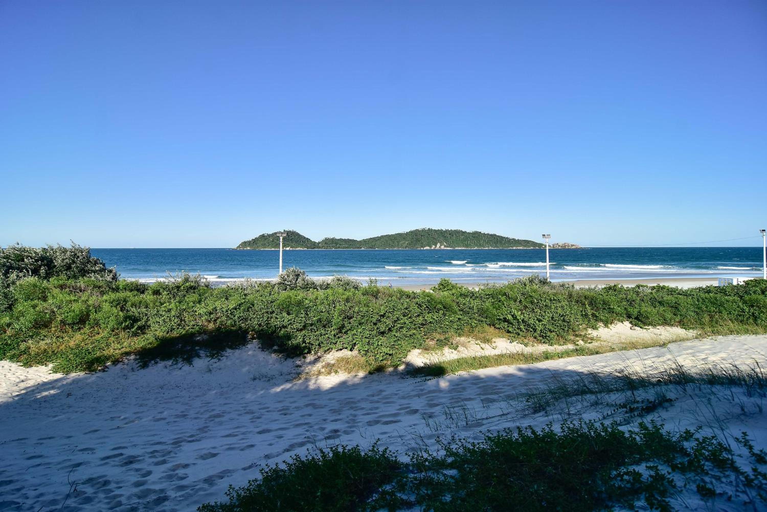 Apto em Condomínio Pé na Areia no Campeche P2519