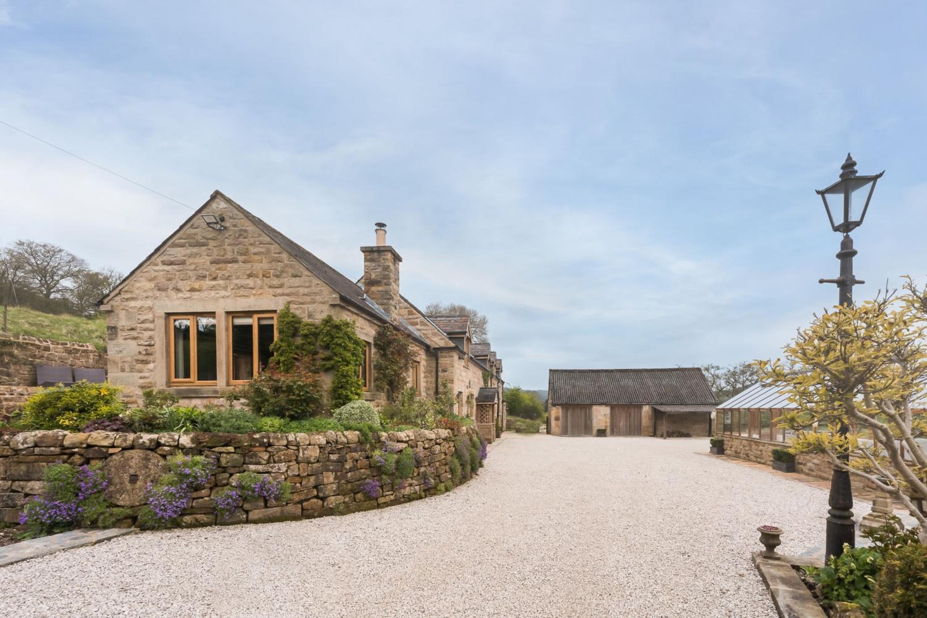 Oker Farm - Luxury farmhouse with hot tub in the Peak District view 3