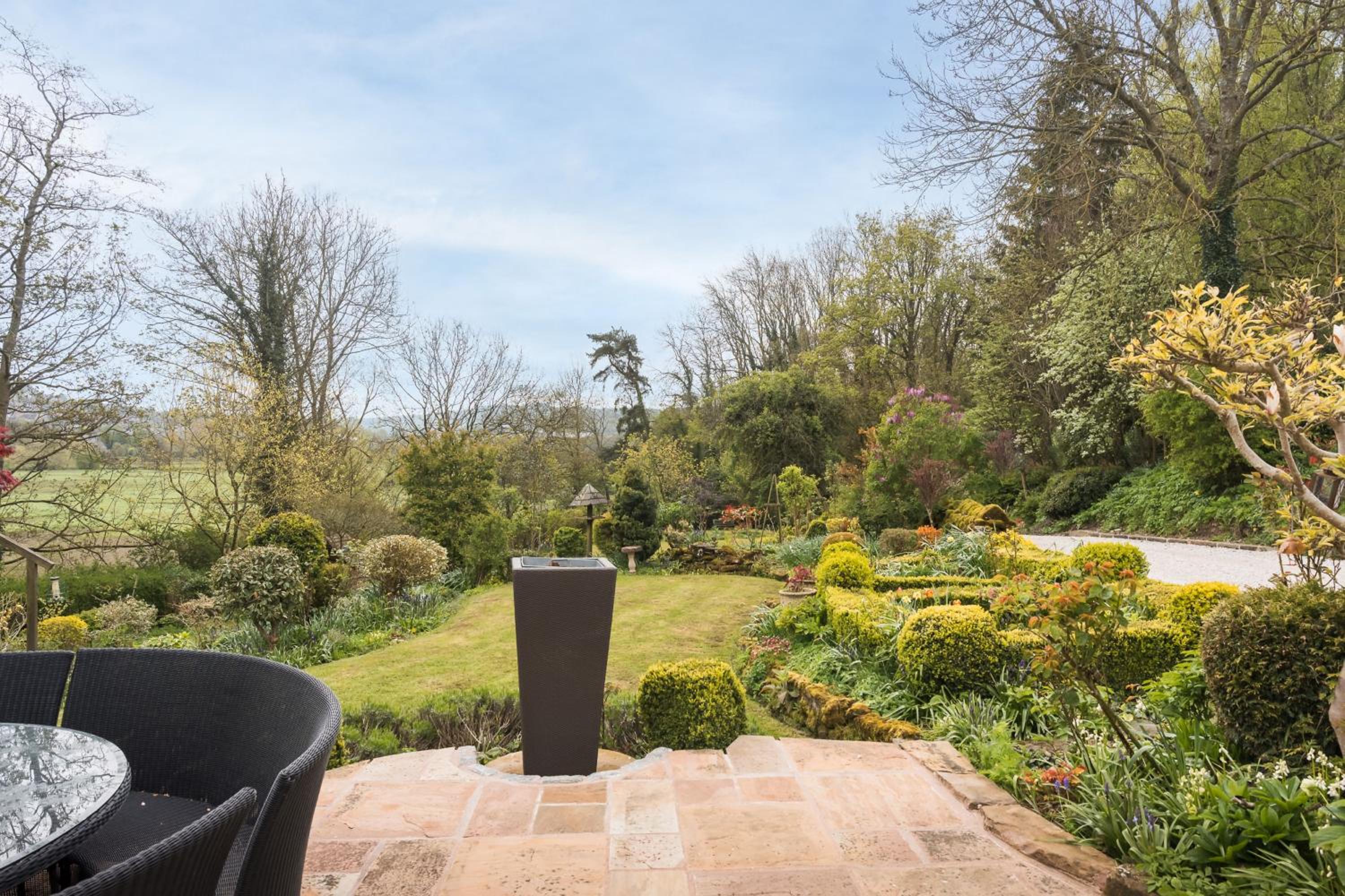 Oker Farm - Luxury farmhouse with hot tub in the Peak District view 4
