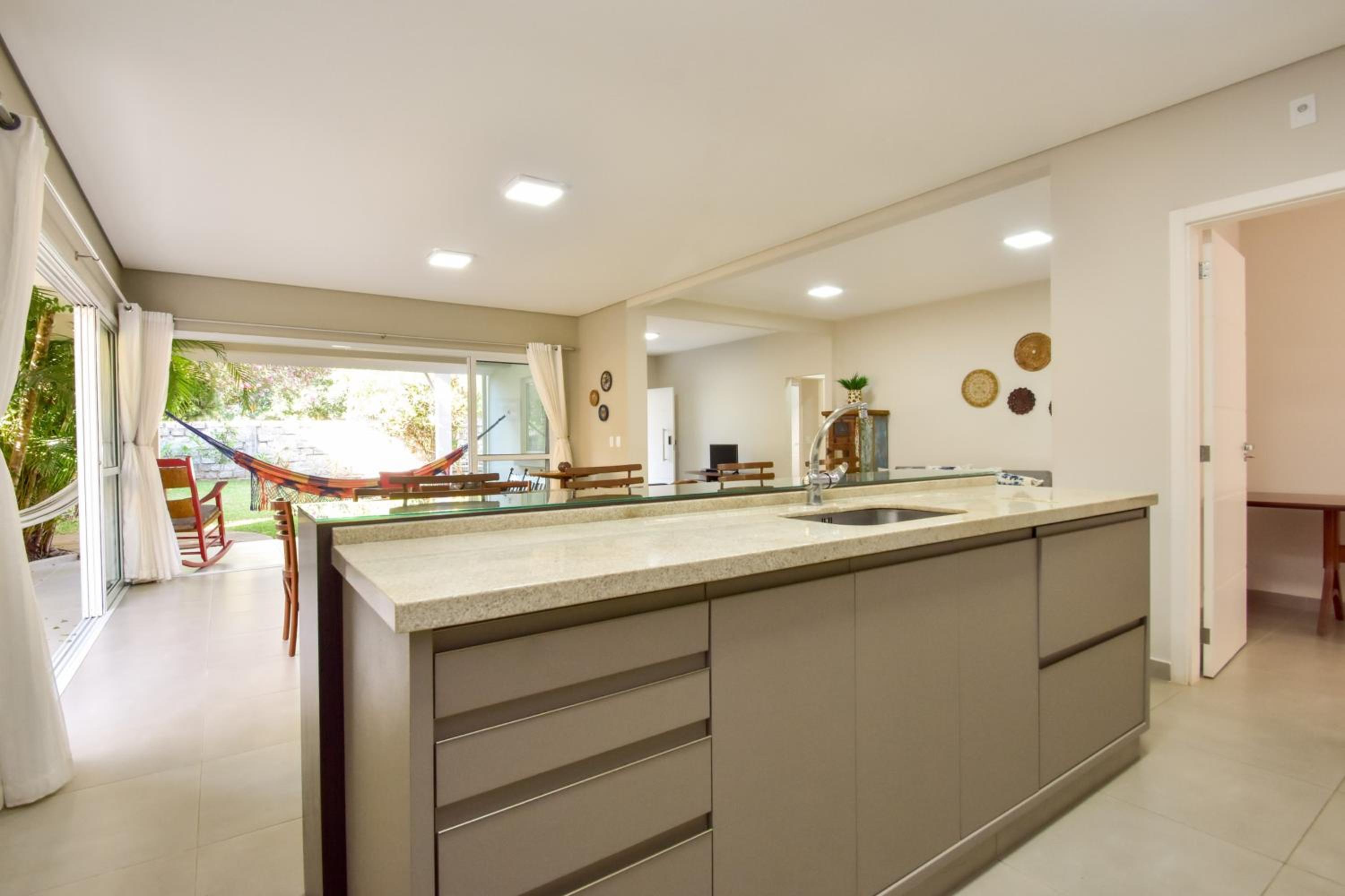 Casa p/ 7 hóspedes, 600m da Praia no Campeche P198