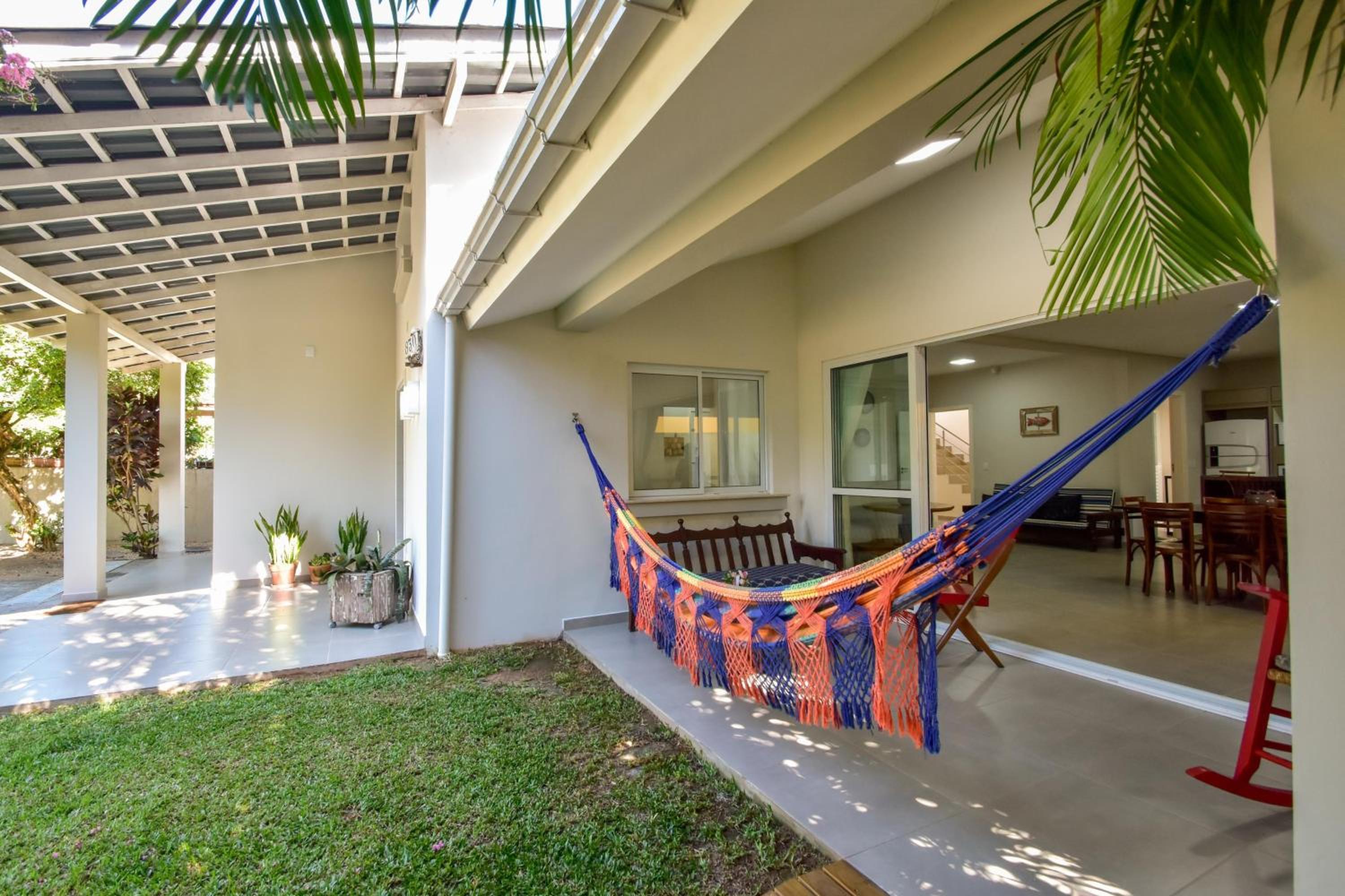 Casa p/ 7 hóspedes, 600m da Praia no Campeche P198