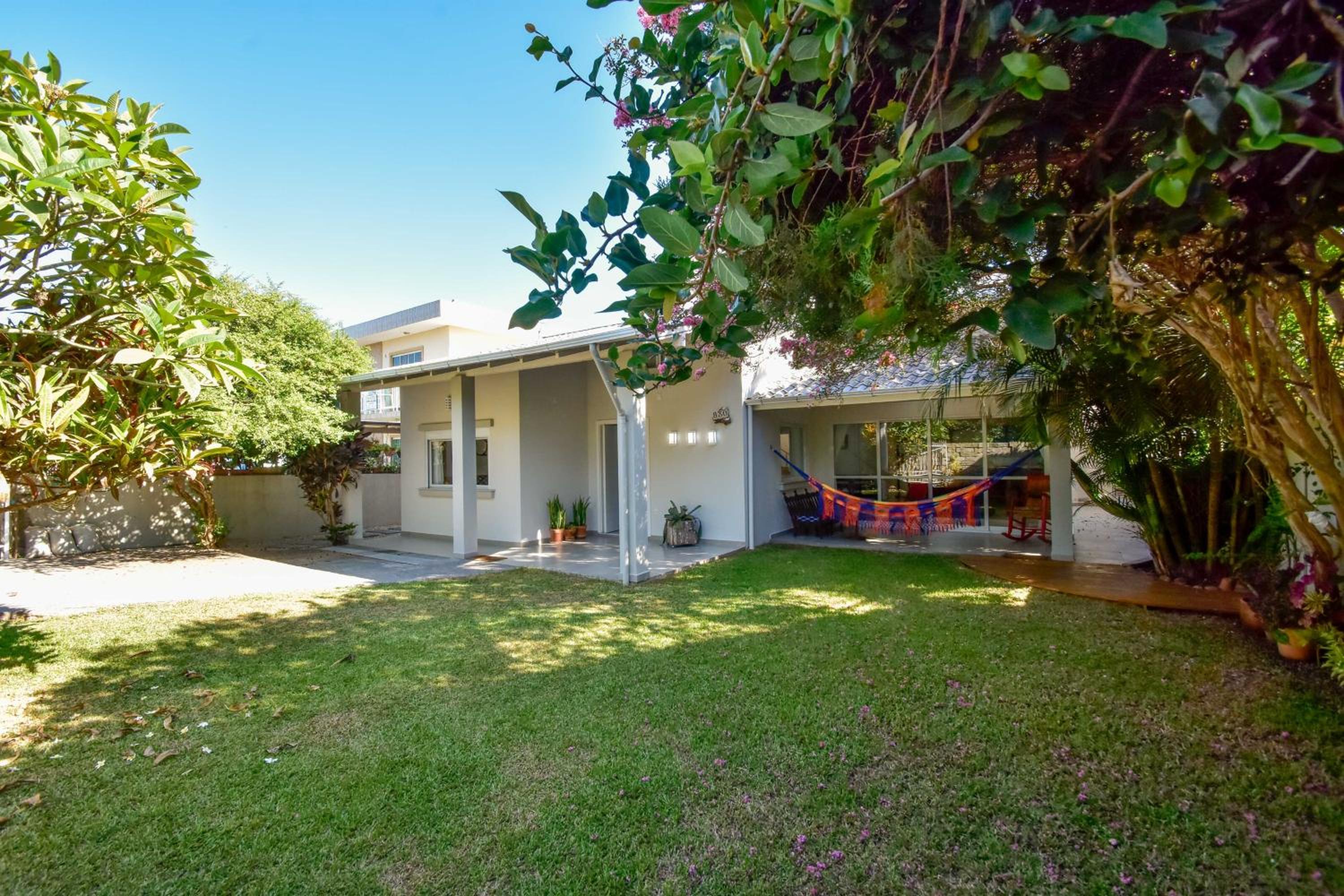 Casa p/ 7 hóspedes, 600m da Praia no Campeche P198