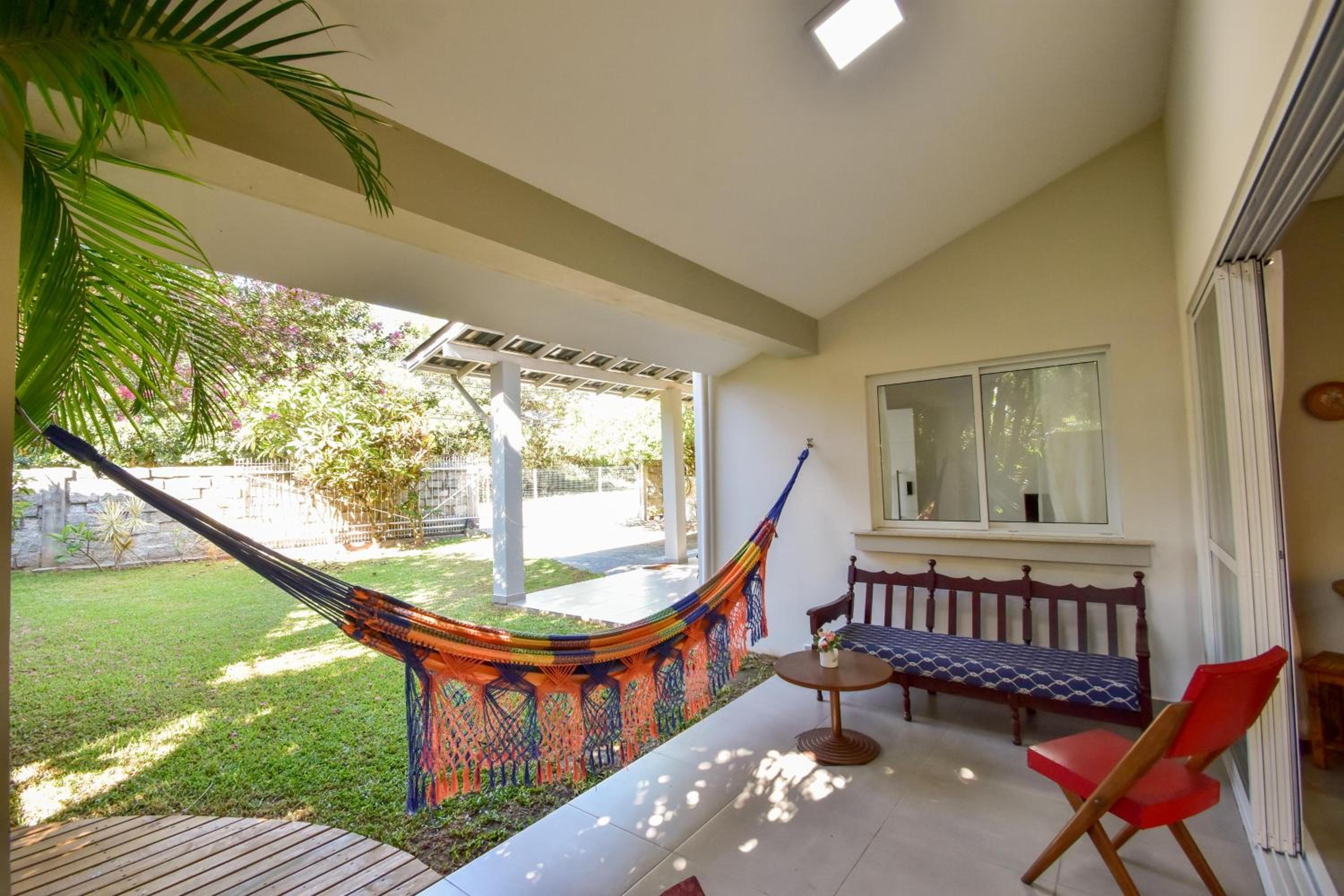 Casa p/ 7 hóspedes, 600m da Praia no Campeche P198