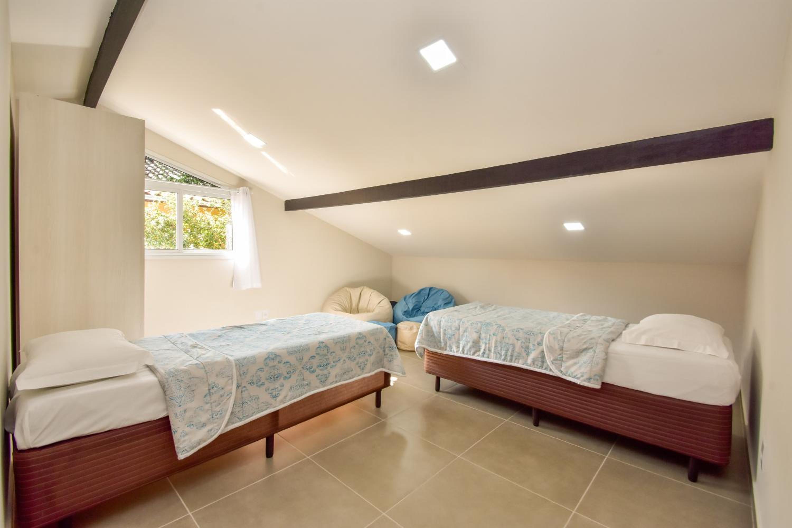 Casa p/ 7 hóspedes, 600m da Praia no Campeche P198