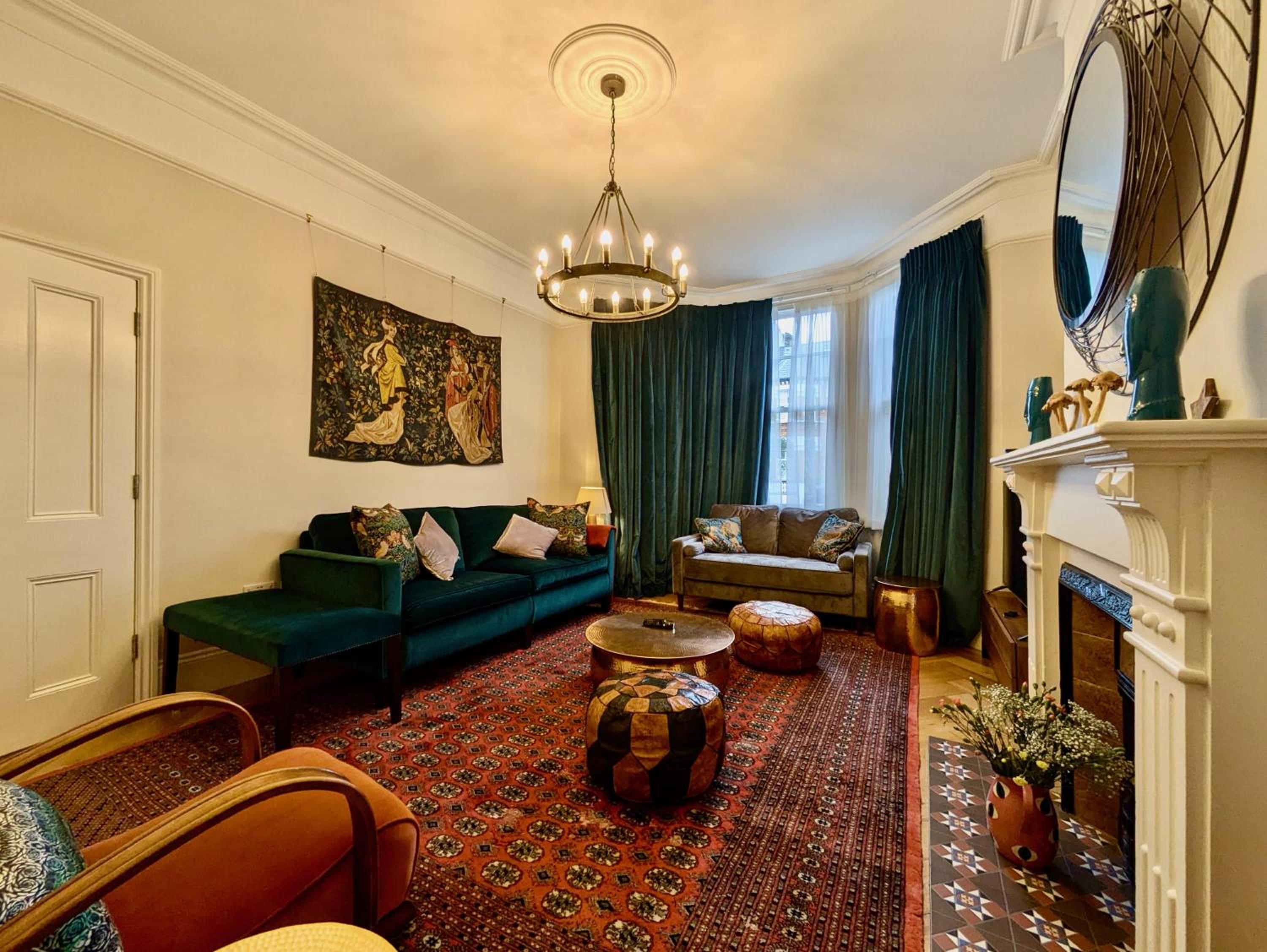 Impressive 5BR family home in Leafy