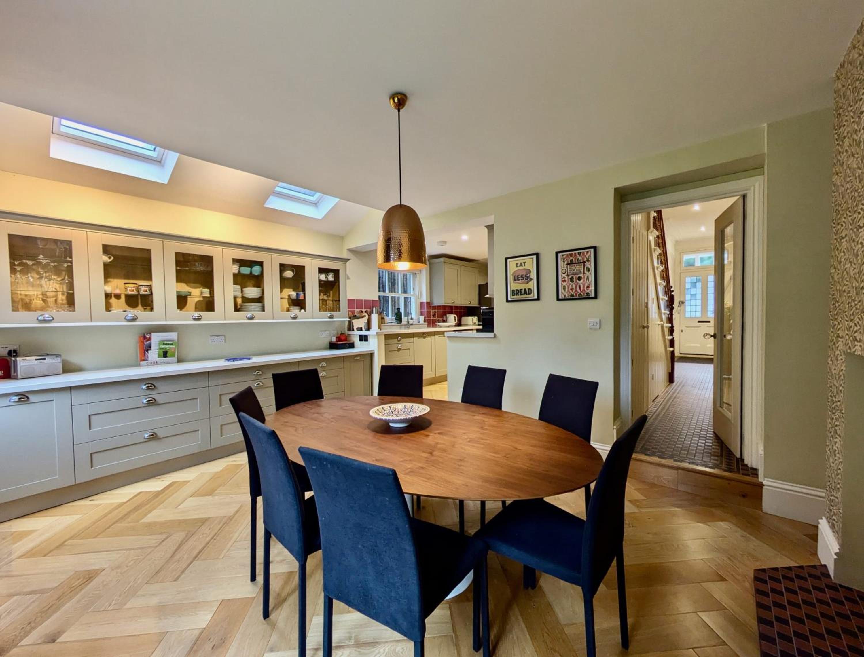 Impressive 5BR family home in Leafy