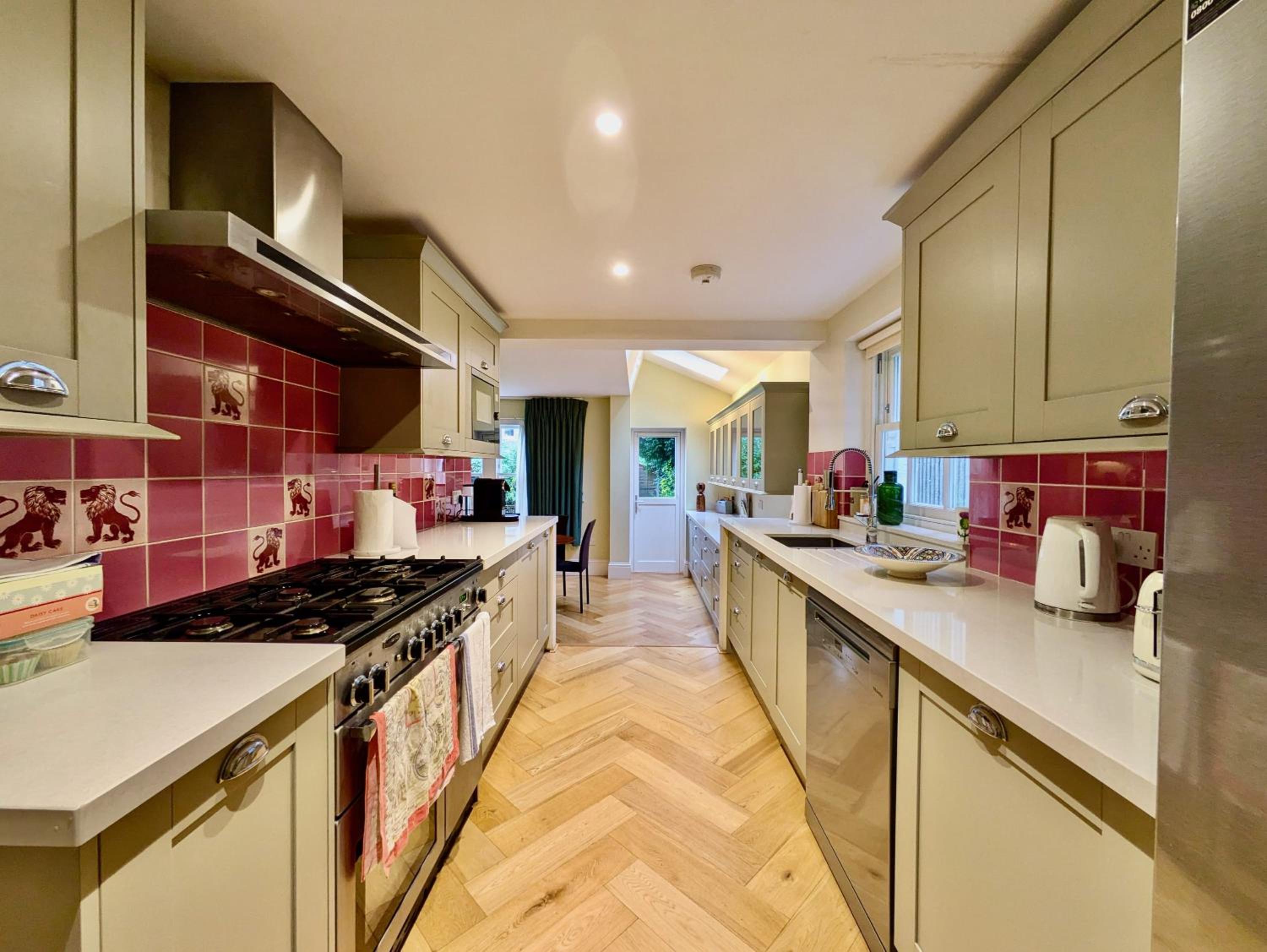 Impressive 5BR family home in Leafy