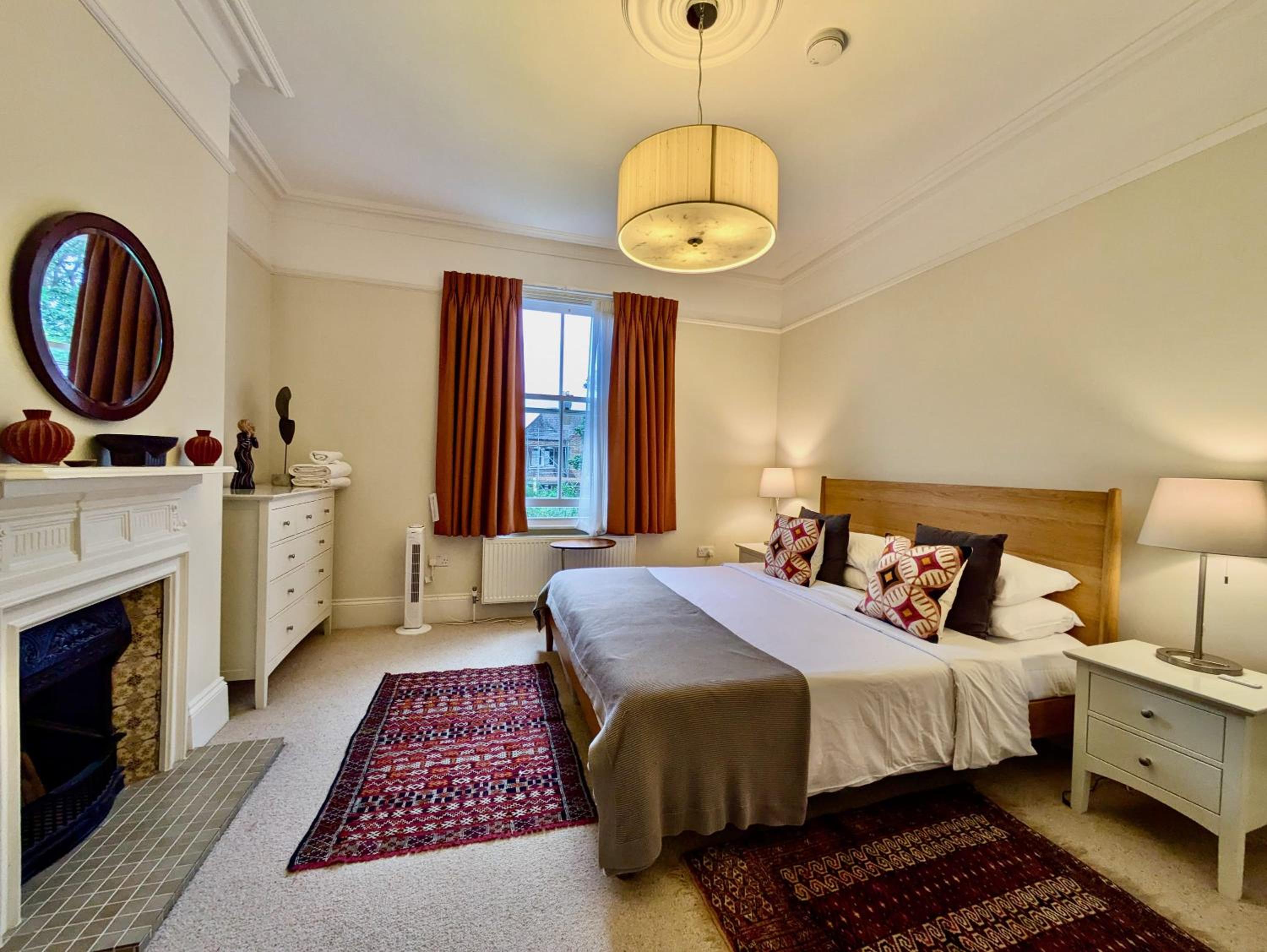 Impressive 5BR family home in Leafy