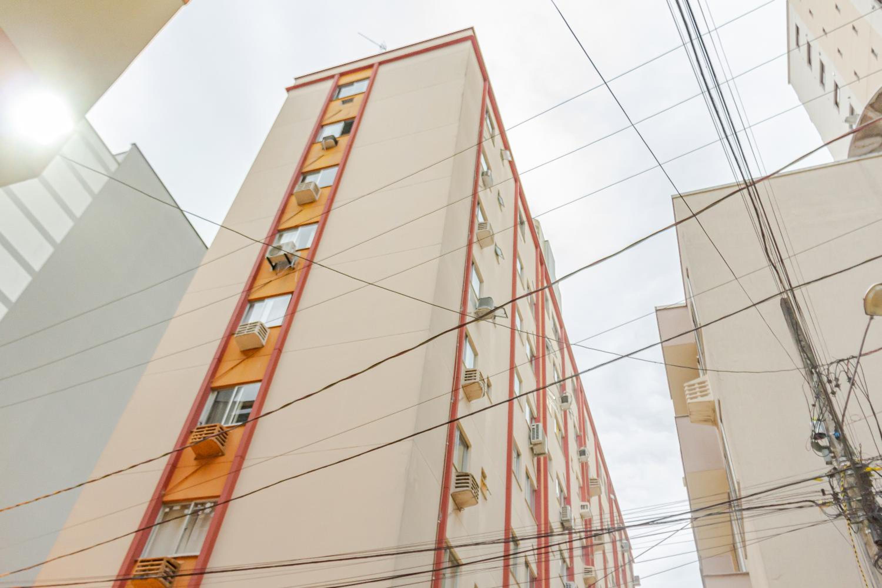 Apto na Rua 1200 a 100m da Praia P2189
