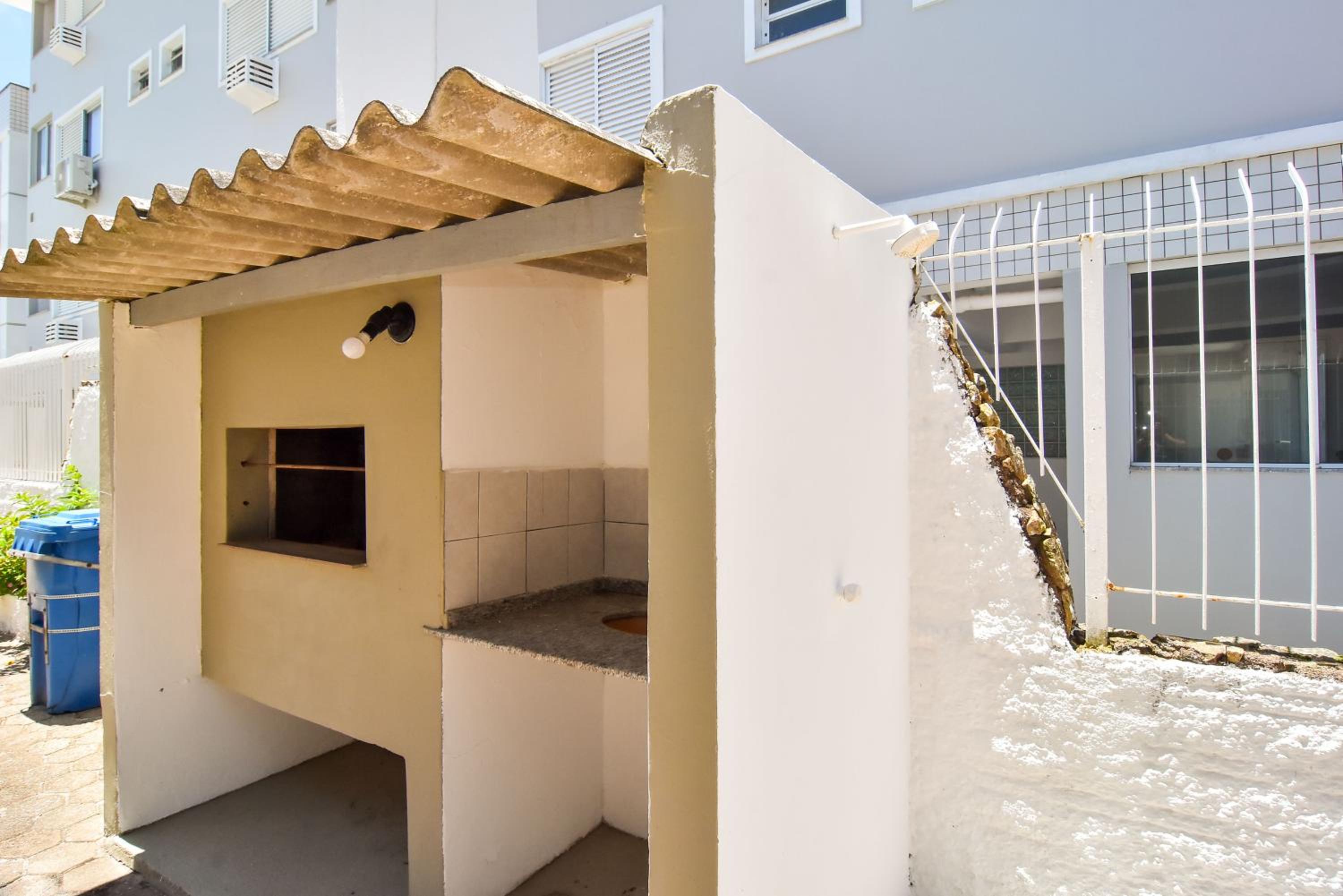 Beach Office nos Ingleses, 50 metros do Mar P2057