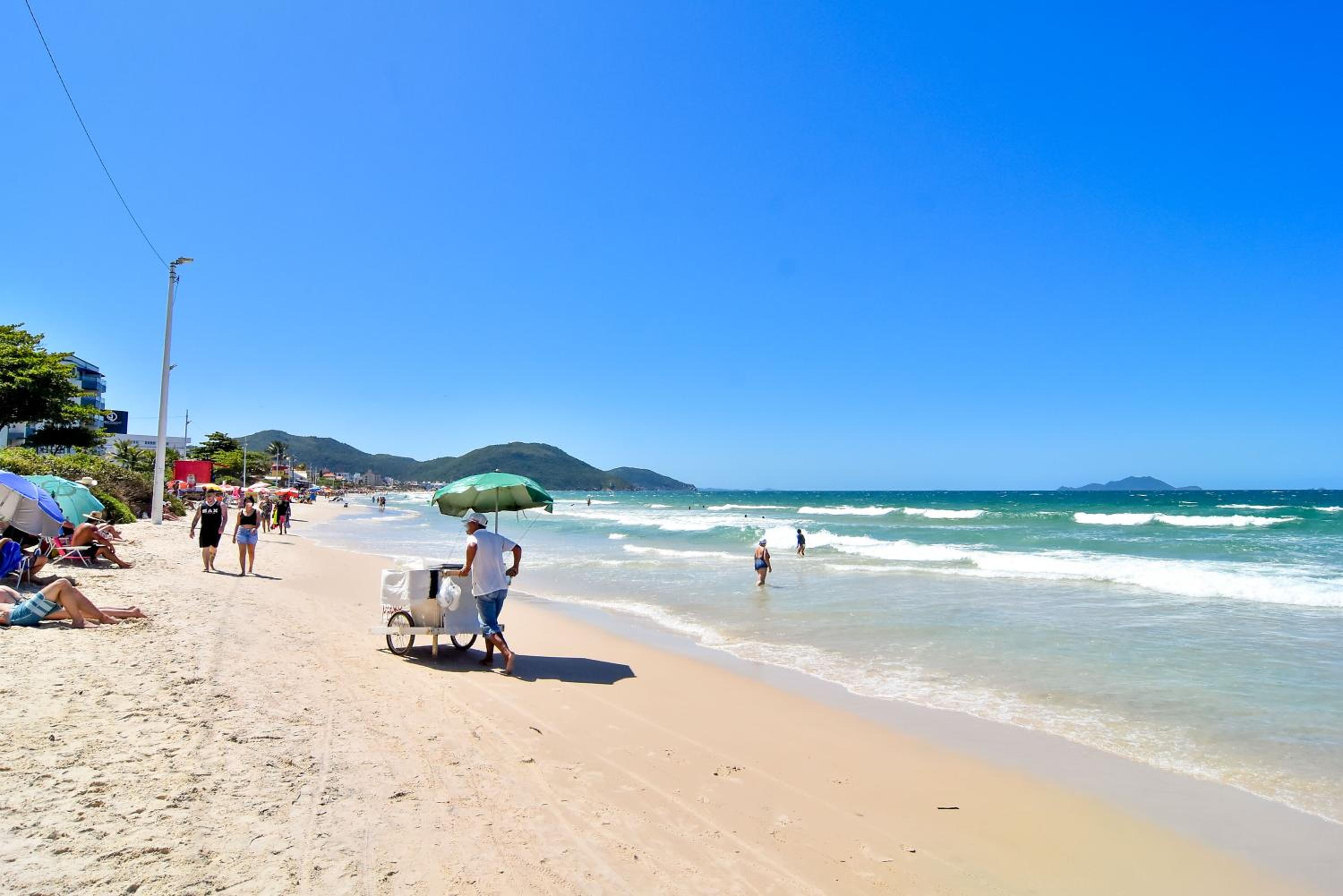 Beach Office nos Ingleses, 50 metros do Mar P2057