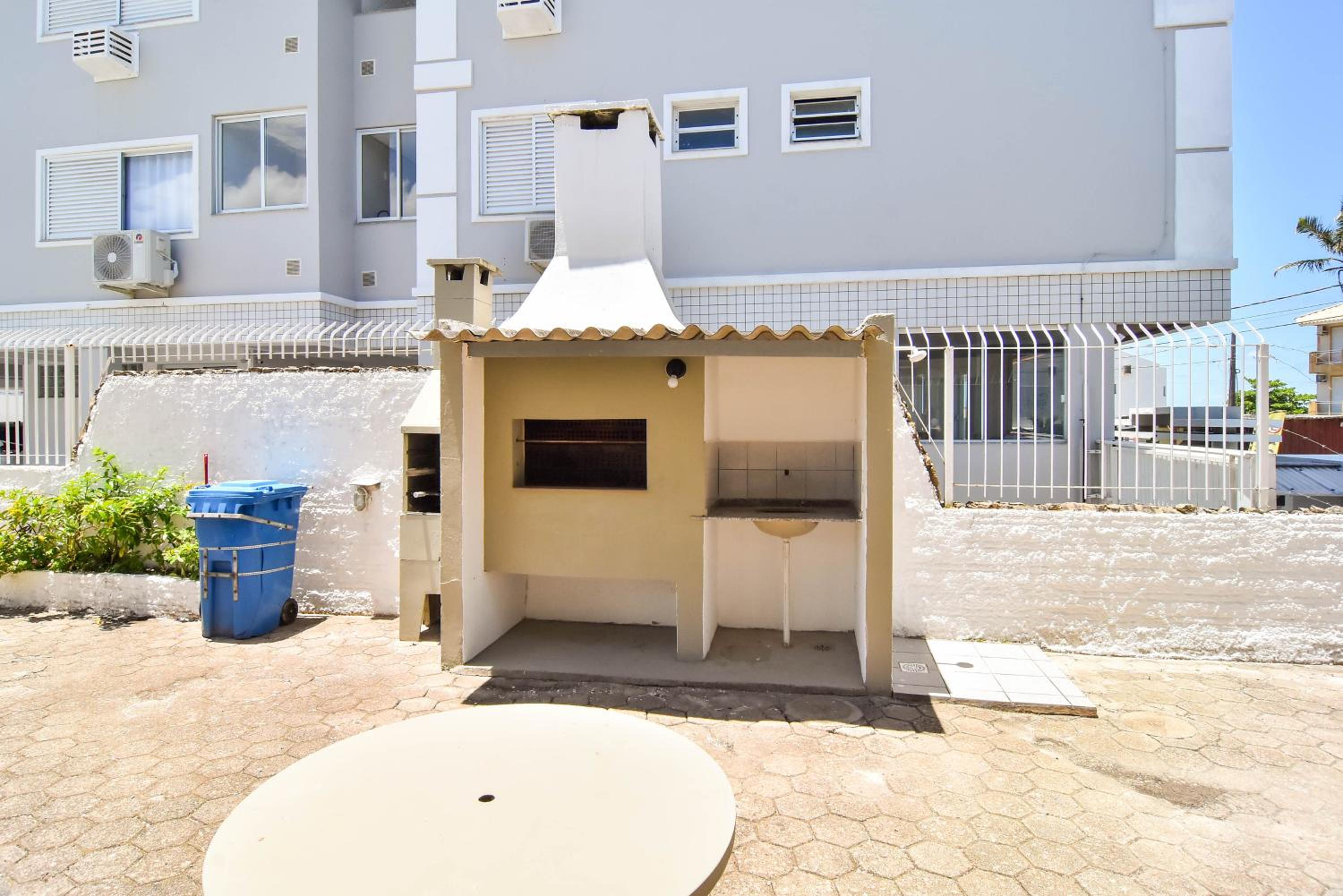 Beach Office nos Ingleses, 50 metros do Mar P2057