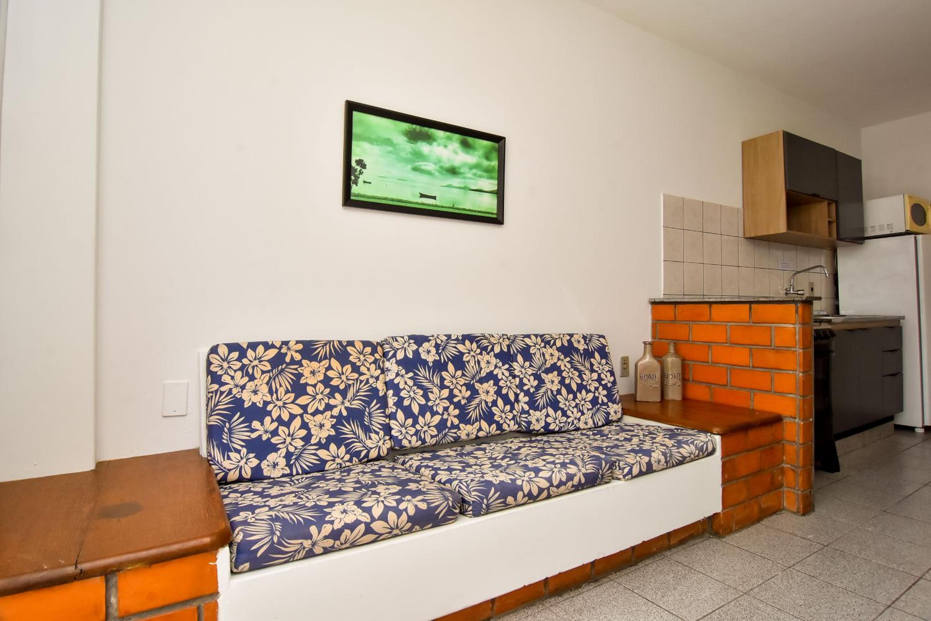 Beach Office nos Ingleses, 50 metros do Mar P2057